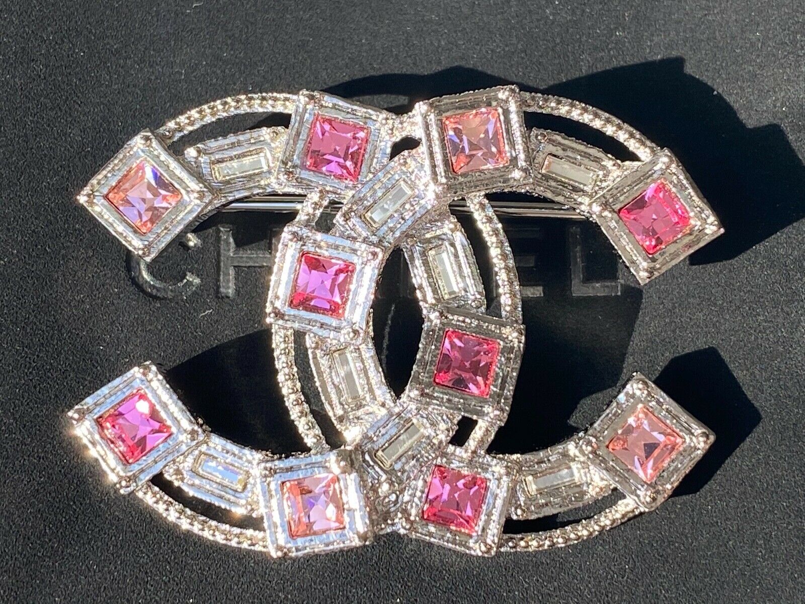 CHANEL 2017S SILVER CC LOGO WHITE AND PINK CRYSTALS SMALL BROOCH PIN –  Miami Lux Boutique