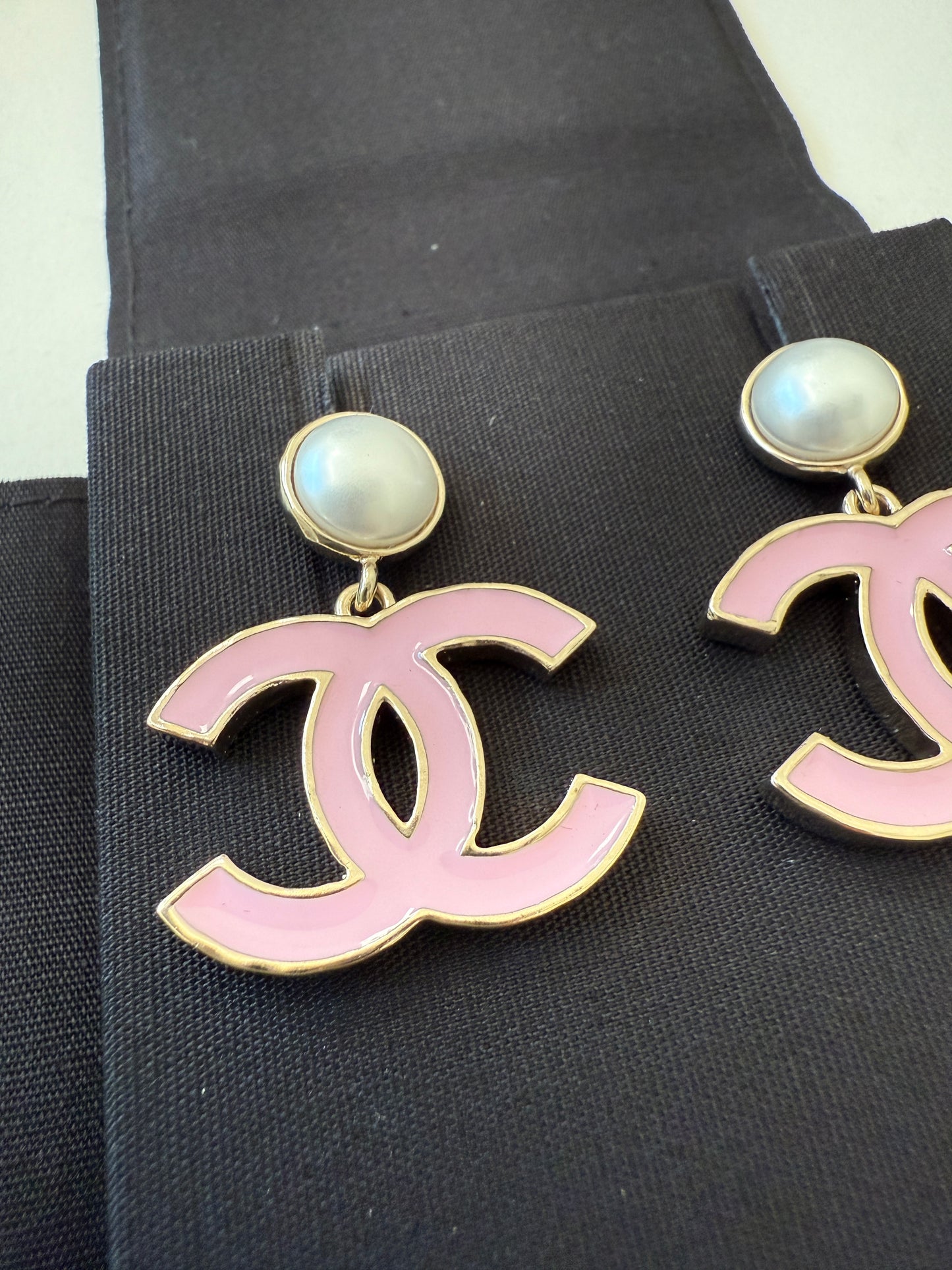 Chanel 25P CC Logo Pink Metal Resin Gold Tone Stud White Pearl Pendant Earrings