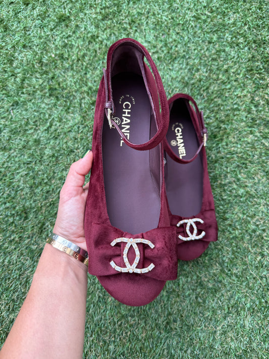 2024 CHANEL GOLD CC LOGO BURGUNDY VELVET BOW WITH CRYSTALS BALLET FLATS 40