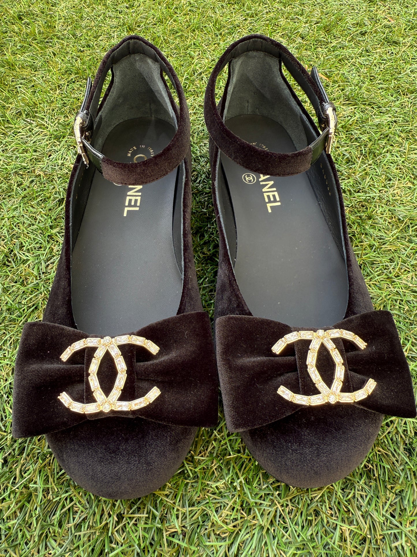 CHANEL GOLD CC LOGO BLACK VELVET BOW WITH CRYSTALS CC LOGO MARY JANE BALLET FLATS