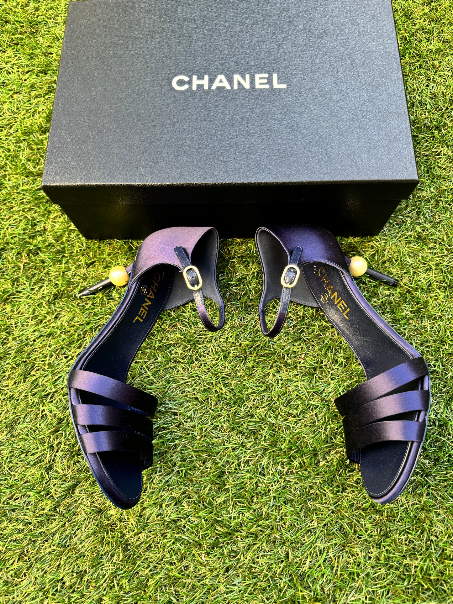 CHANEL BLUE PURPLE SATIN & LEATHER PEARL CC LOGO HEELS SANDALS SHOES STRAPPY