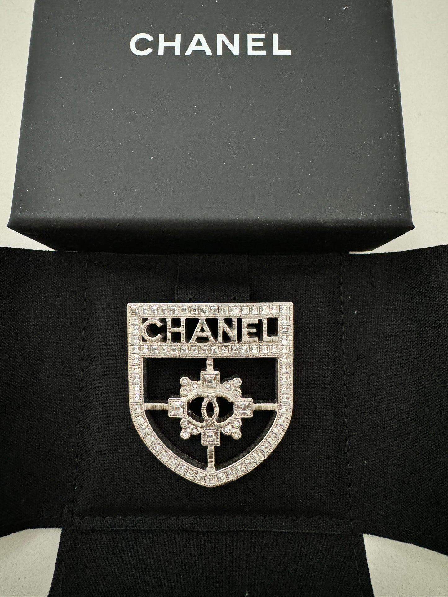 CHANEL 2015 B15 LARGE CLASSIC CREST SHIELD ARMOR BADGE BROOCH SILVER CRYSTALS PIN