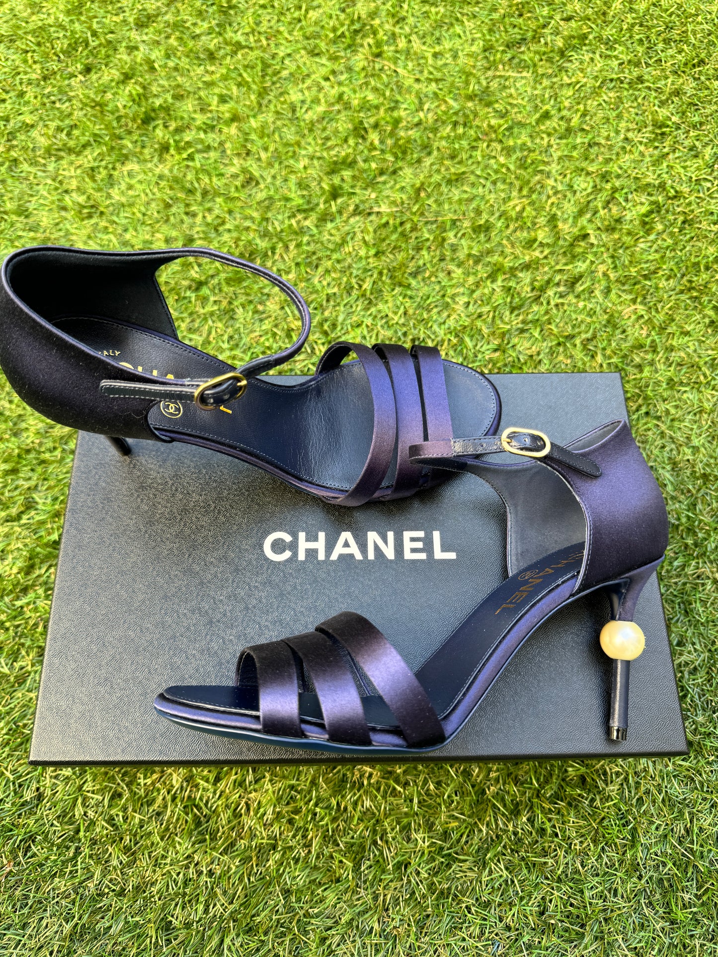 CHANEL BLUE PURPLE SATIN & LEATHER PEARL CC LOGO HEELS SANDALS SHOES STRAPPY