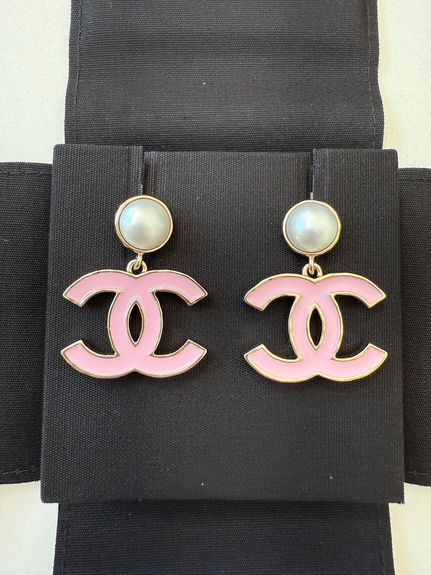 Chanel 25P CC Logo Pink Metal Resin Gold Tone Stud White Pearl Pendant Earrings