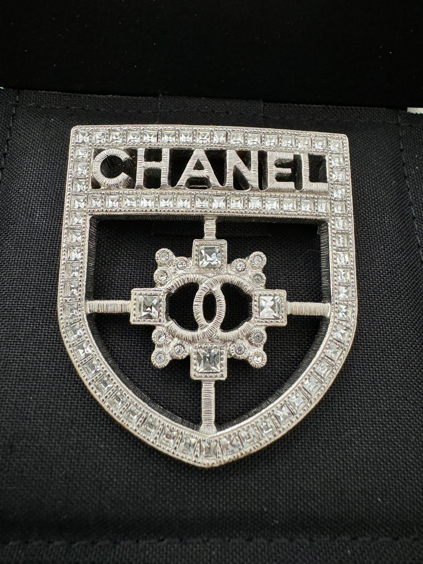 CHANEL 2015 B15 LARGE CLASSIC CREST SHIELD ARMOR BADGE BROOCH SILVER CRYSTALS PIN