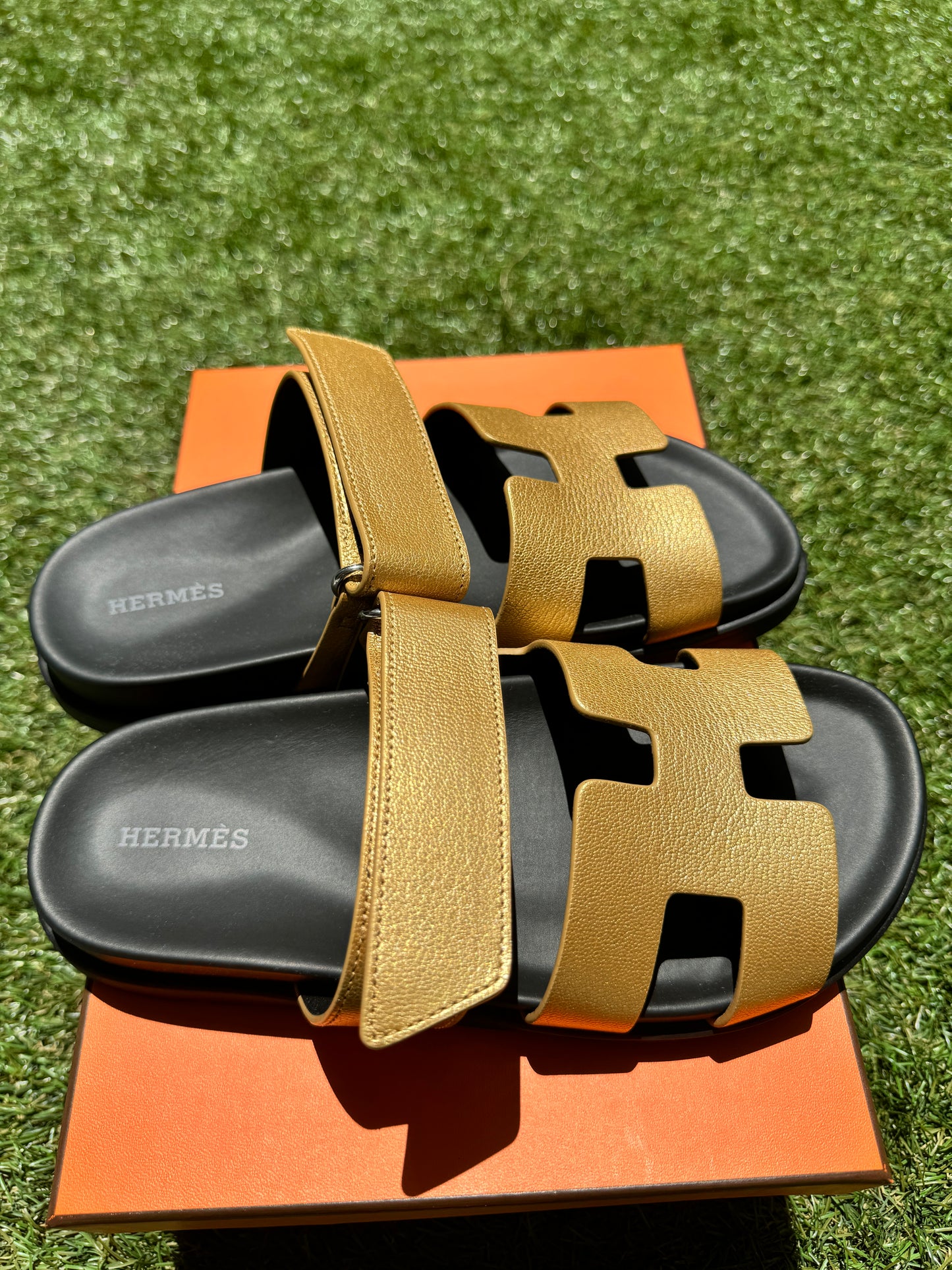 HERMES H CHYPRE DORE GOLD GOLDEN GOATSKIN LEATHER METALLIC SANDALS FLAT SLIDES