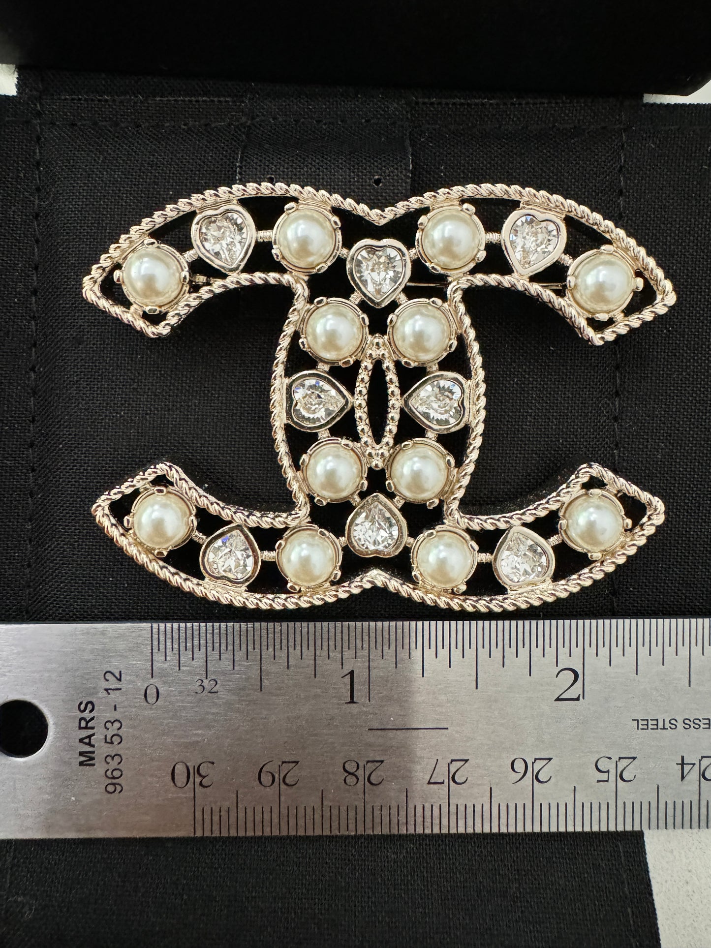 CHANEL 22S CLASSIC GOLD LARGE BIG CC LOGO PEARLS CRYSTALS HEARTS BROOCH PIN