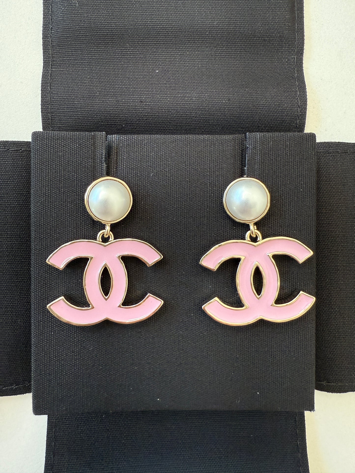 Chanel 25P CC Logo Pink Metal Resin Gold Tone Stud White Pearl Pendant Earrings