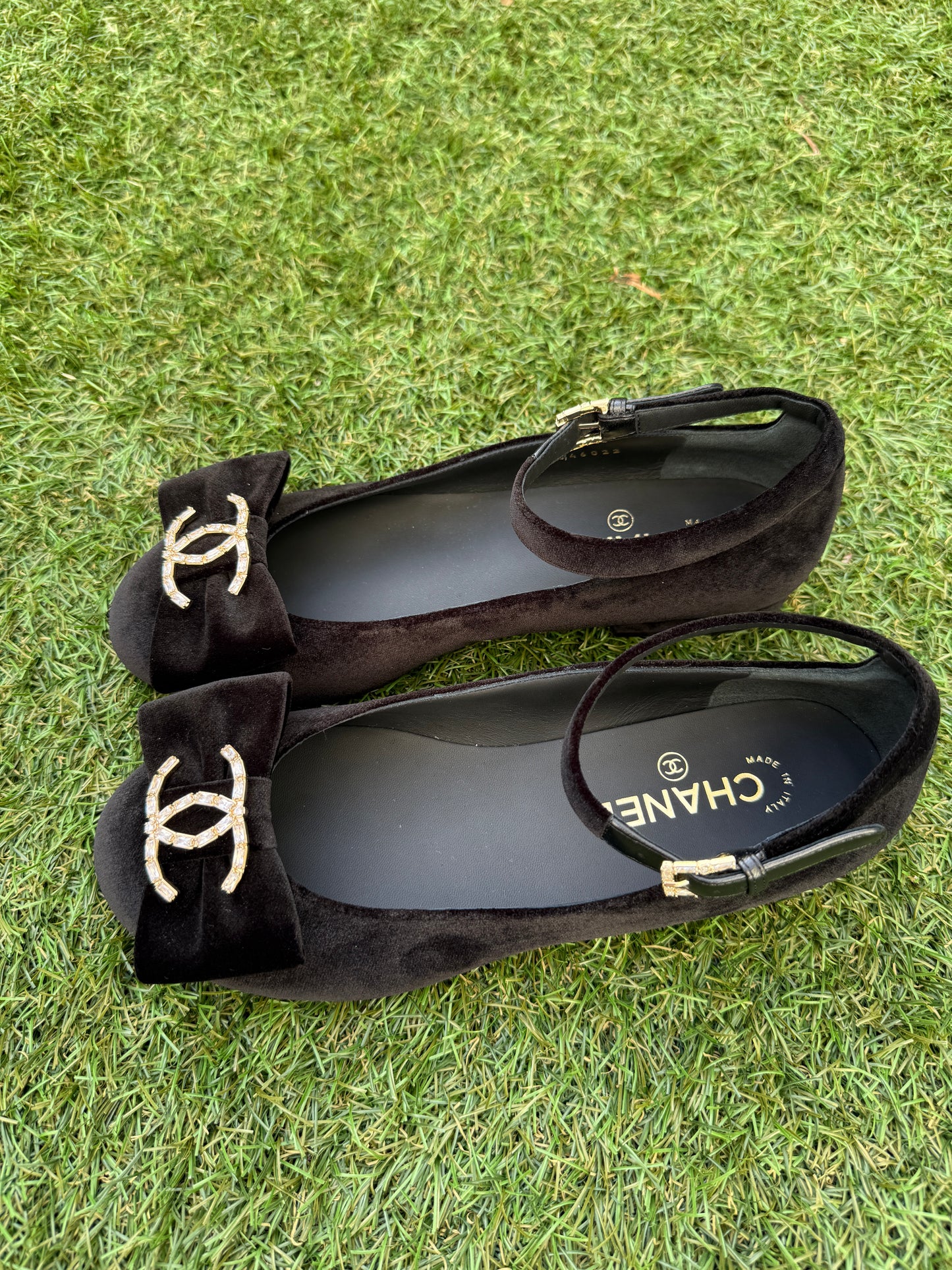 CHANEL GOLD CC LOGO BLACK VELVET BOW WITH CRYSTALS CC LOGO MARY JANE BALLET FLATS