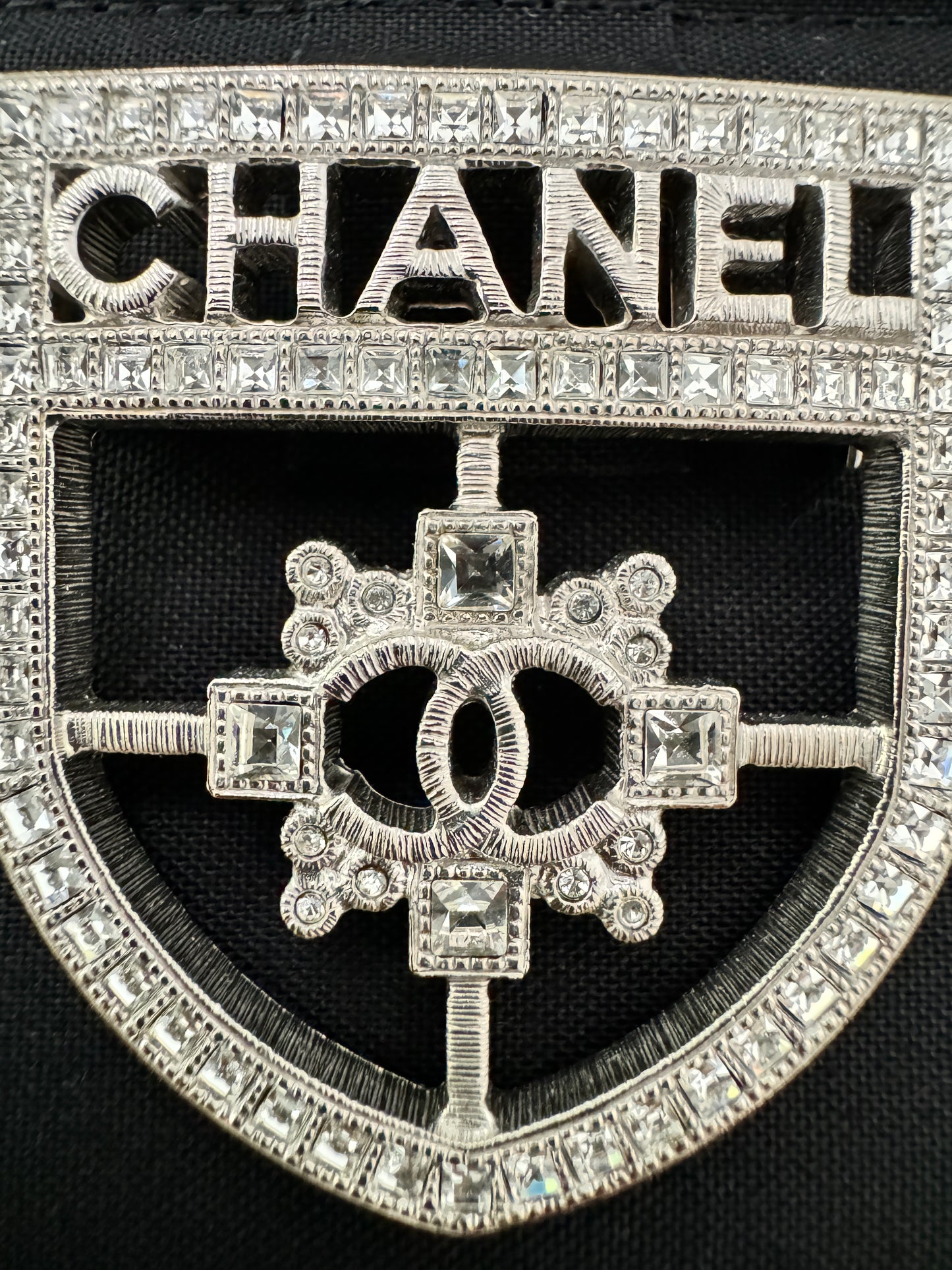 CHANEL 2015 B15 LARGE CLASSIC CREST SHIELD ARMOR BADGE BROOCH SILVER CRYSTALS PIN