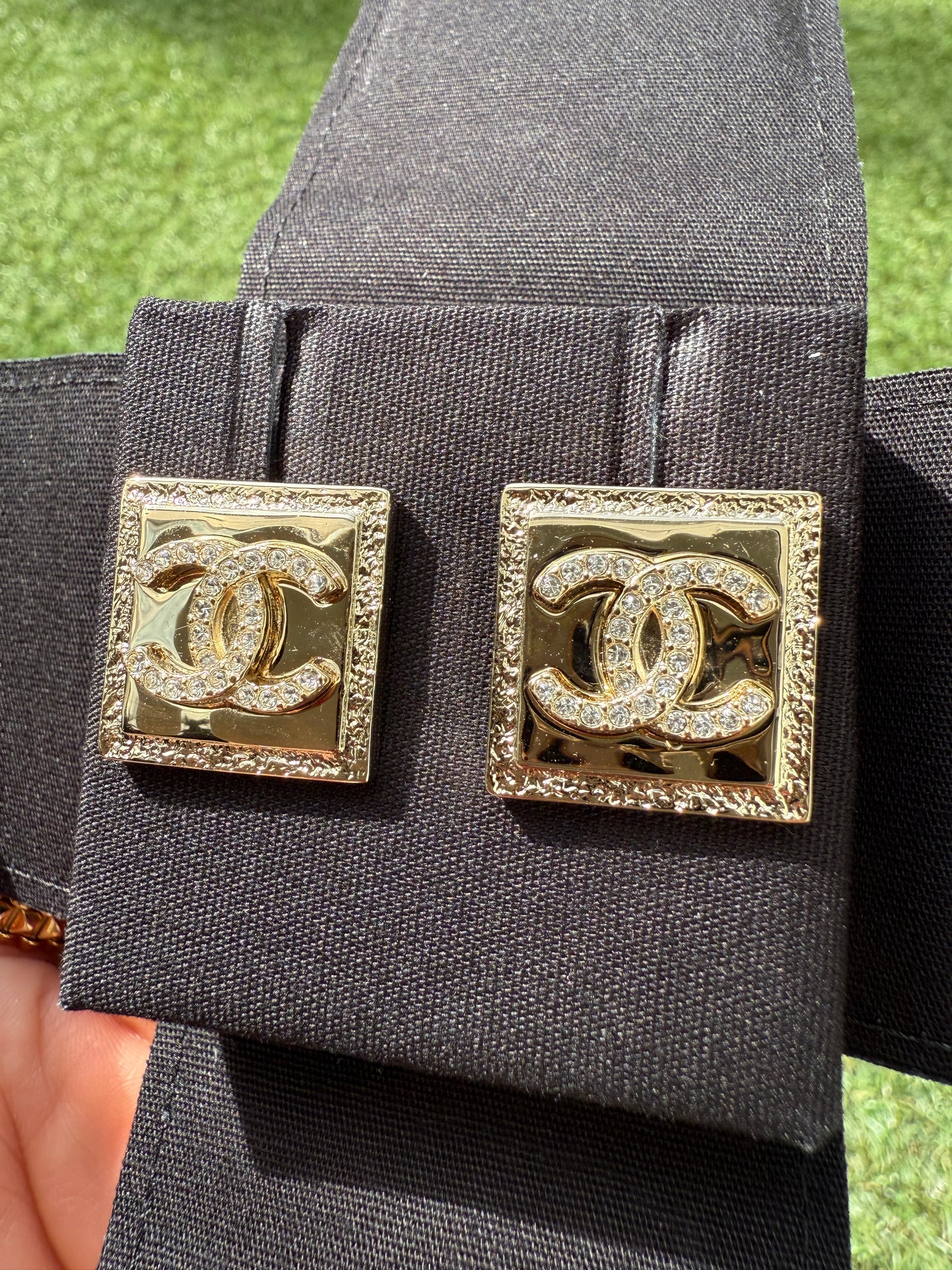 2023P CHANEL RUNWAY SQUARE GOLD TONE CC LOGO WHITE CRYSTALS EARRINGS STUDS STUD