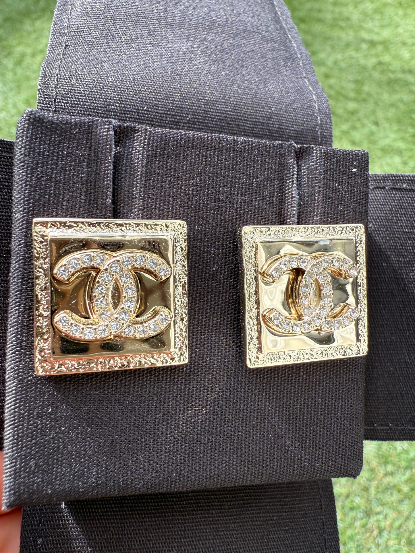 2023P CHANEL RUNWAY SQUARE GOLD TONE CC LOGO WHITE CRYSTALS EARRINGS STUDS STUD