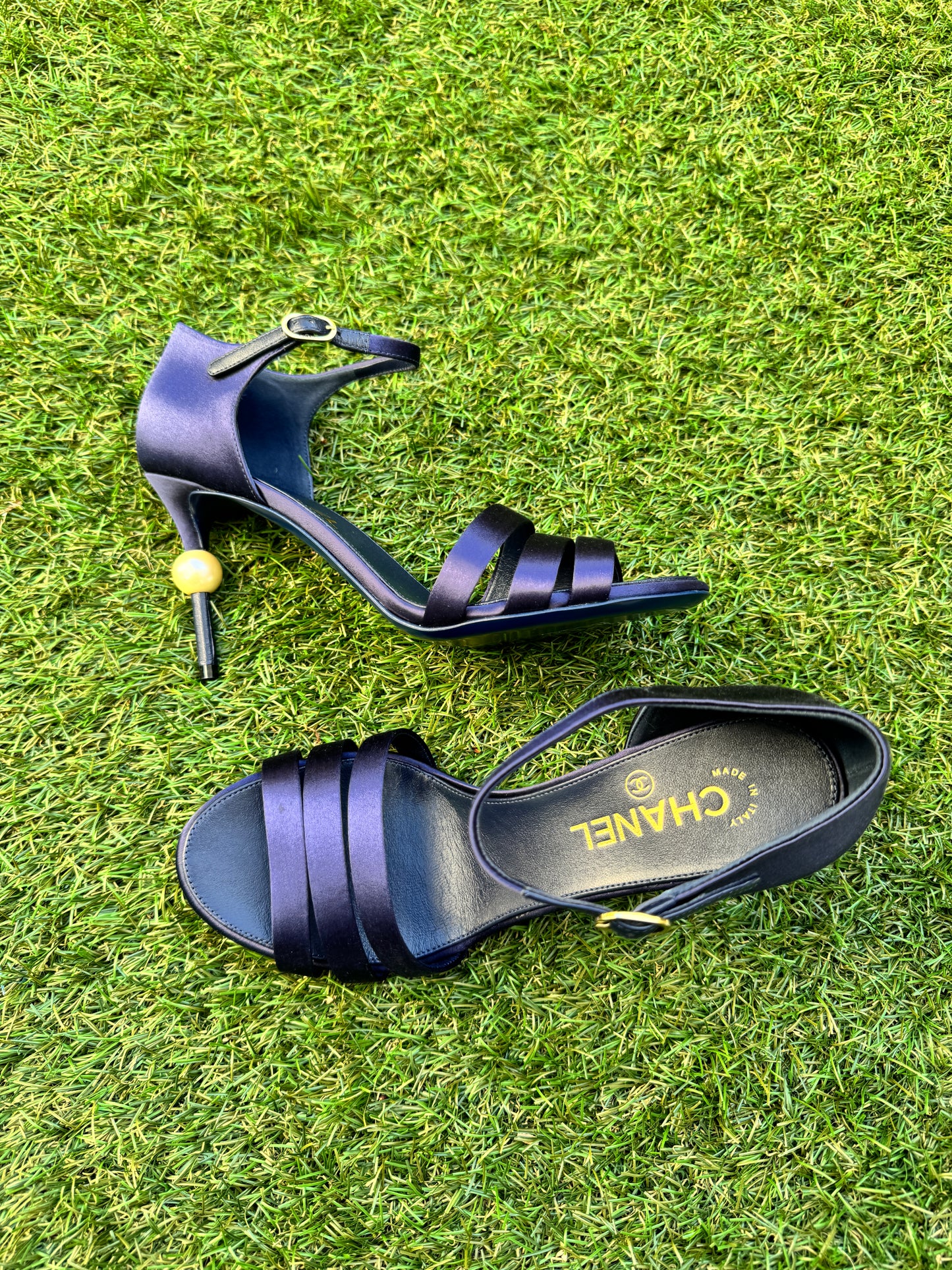 CHANEL BLUE PURPLE SATIN & LEATHER PEARL CC LOGO HEELS SANDALS SHOES STRAPPY