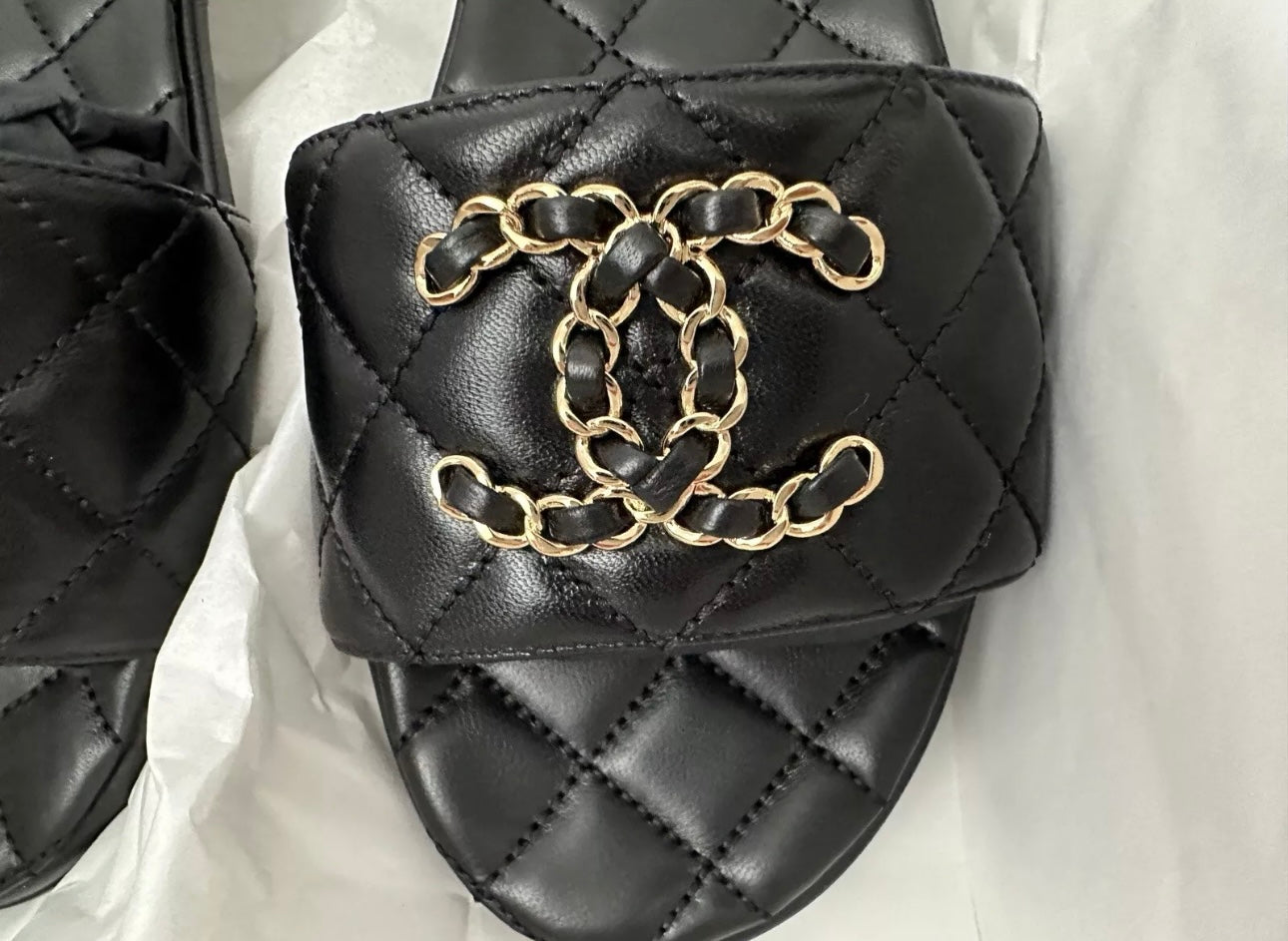 2023 CHANEL CC LOGO BLACK QUILTED LEATHER FLAT SHOES SLIDES MULES SANDALS