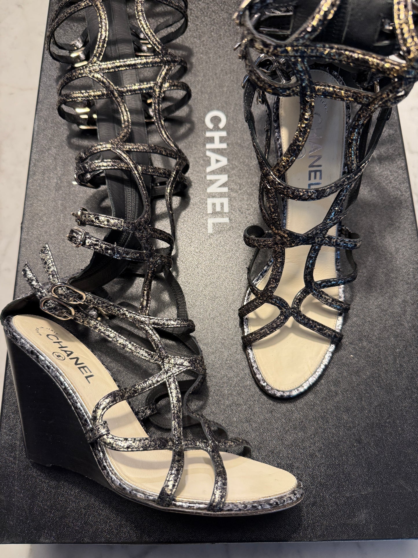 Chanel 10P Metallic Lambskin Gladiator Caged Wedge Strap Sandals Argent Black Snakeskin Shoes