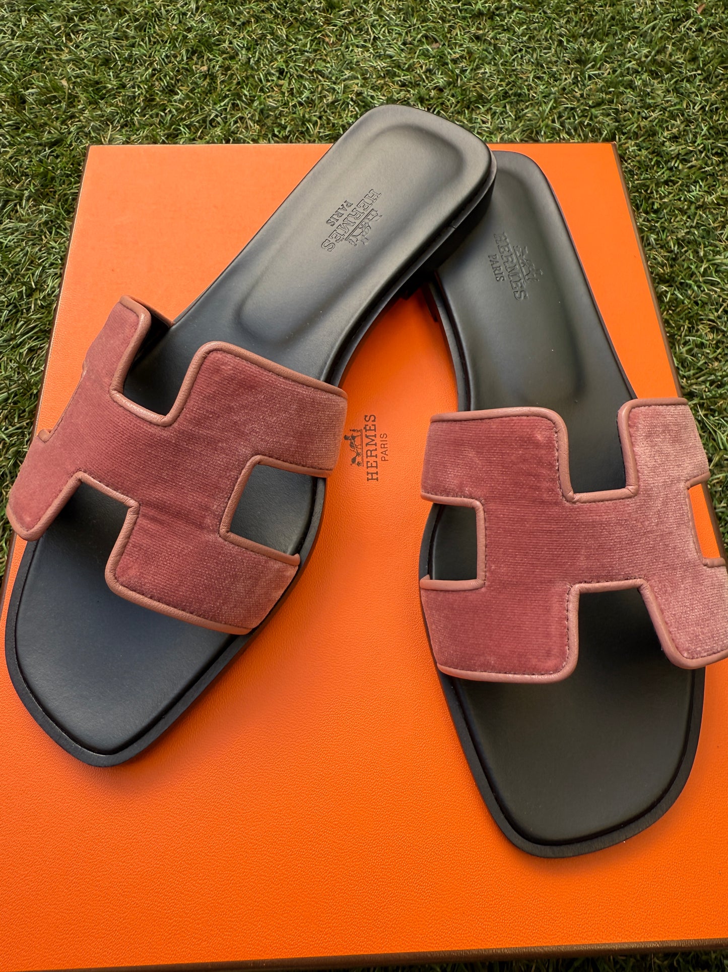 HERMES H ORAN BOISE DE ROSE VELOURS VELVET SANDALS SHOES FLATS FLAT SLIDES