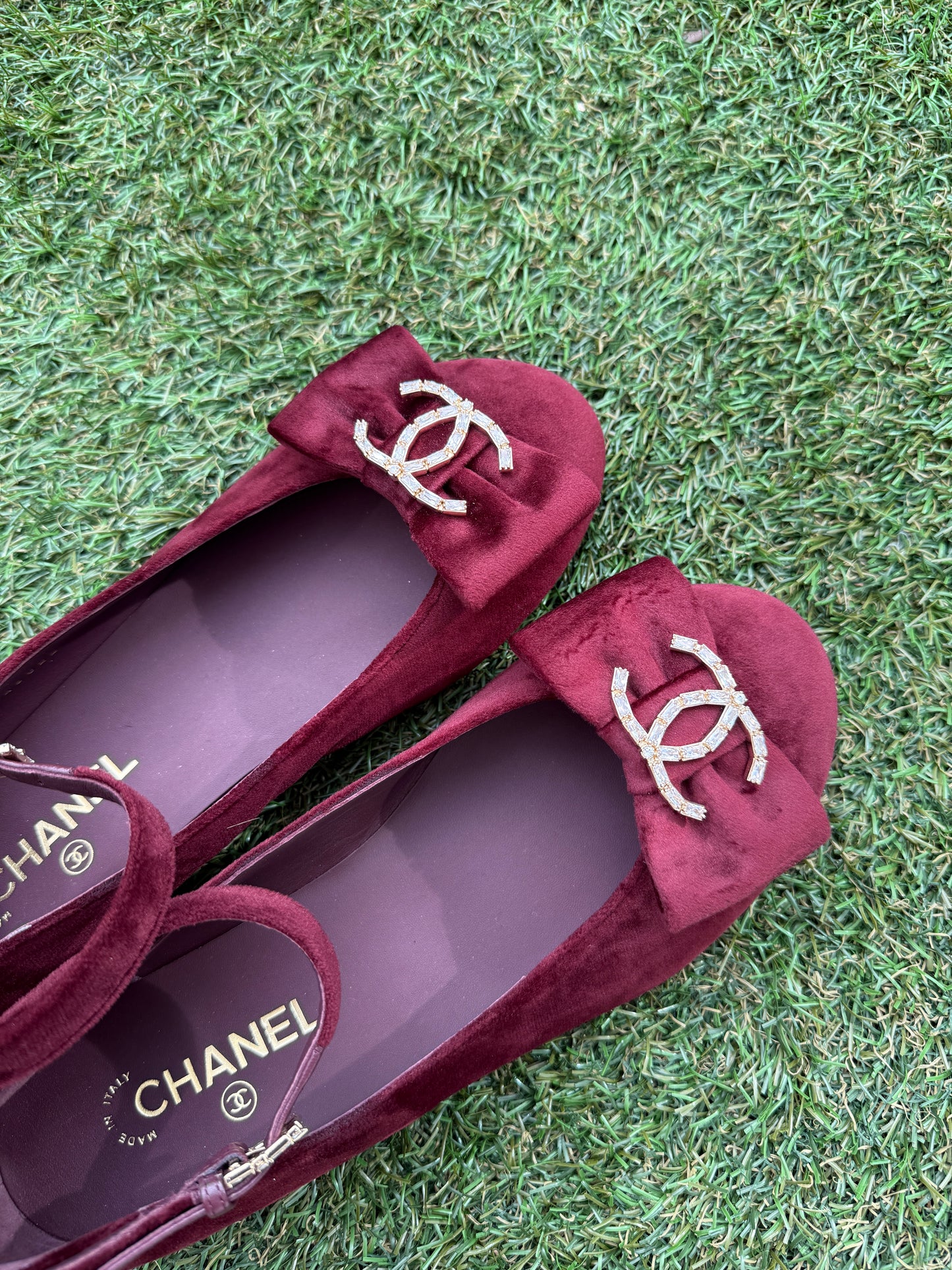 2024 CHANEL GOLD CC LOGO BURGUNDY VELVET BOW WITH CRYSTALS BALLET FLATS 40