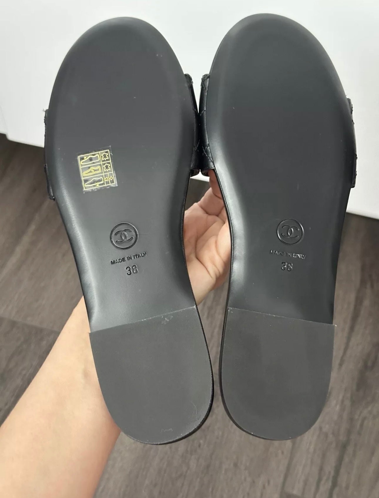 2023 CHANEL CC LOGO BLACK QUILTED LEATHER FLAT SHOES SLIDES MULES SANDALS