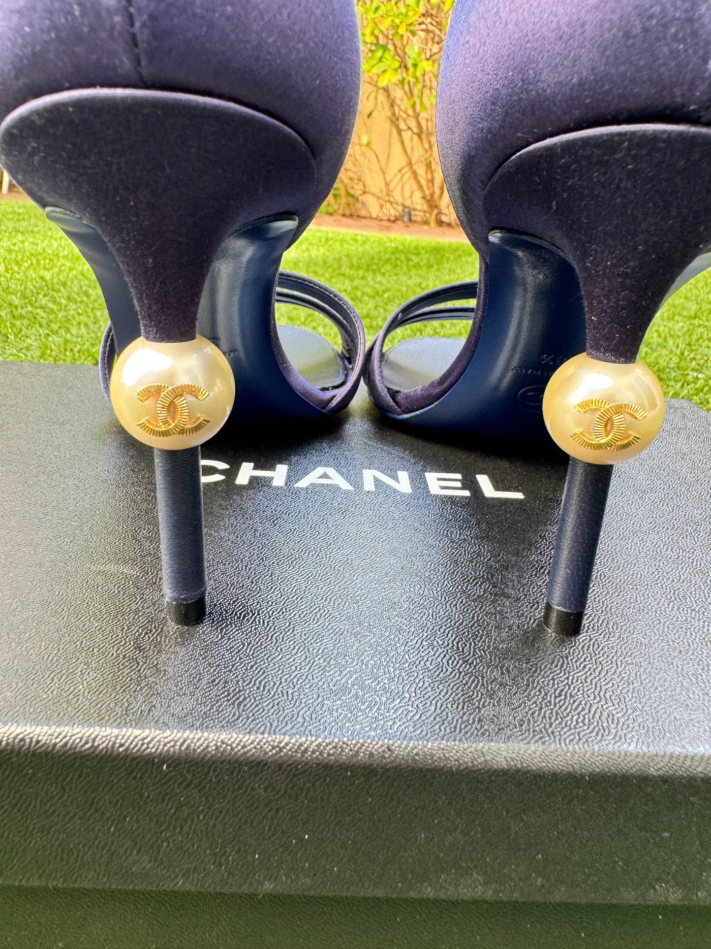 CHANEL BLUE PURPLE SATIN & LEATHER PEARL CC LOGO HEELS SANDALS SHOES STRAPPY