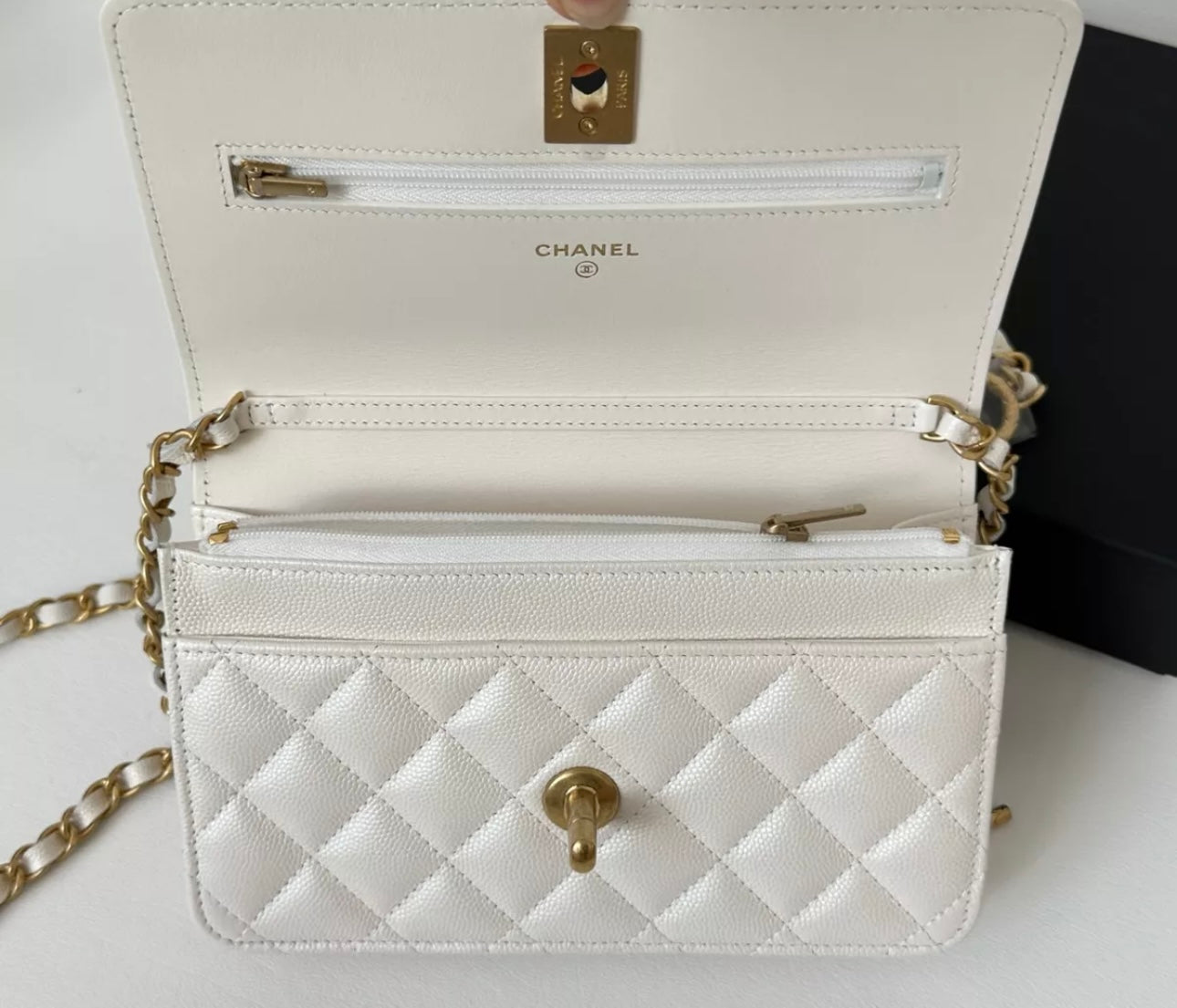 CHANEL WHITE IRIDESCENT CAVIAR LEATHER WOC WALLET ON CHAIN CROSSBODY BAG GHW