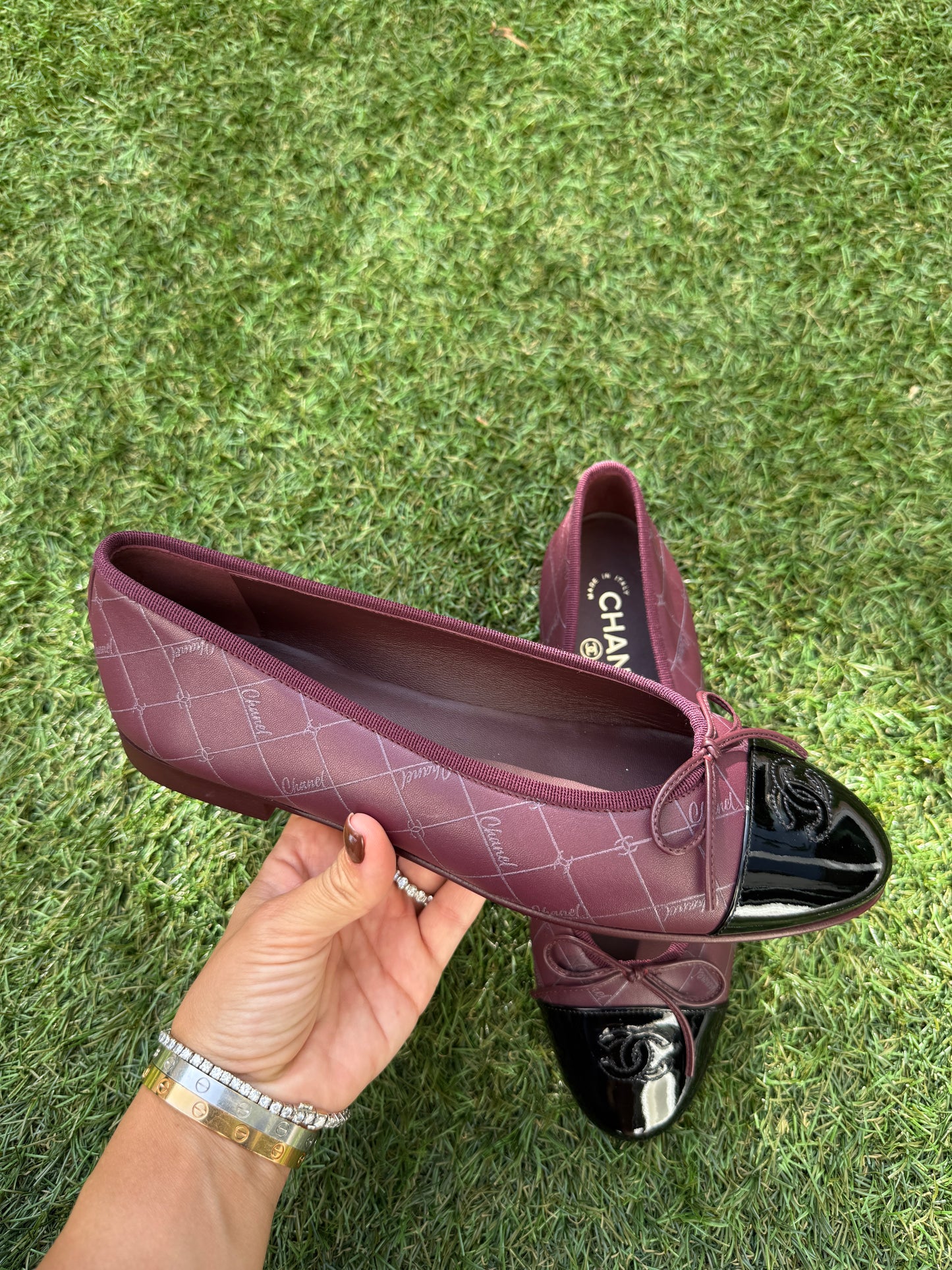 CHANEL CC LOGO BURGUNDY BLACK LEATHER PATENT CAP TOE BALLET BALLERINA FLATS SHOES