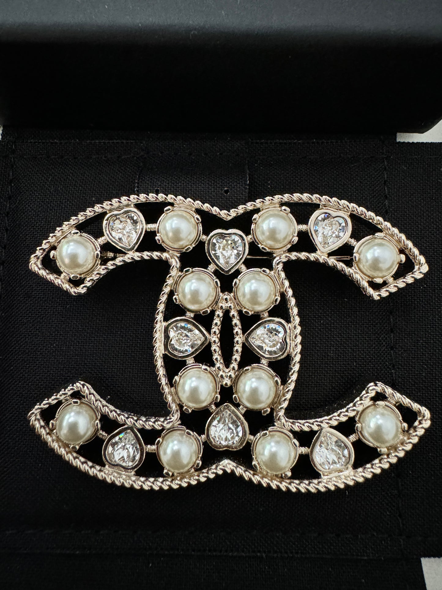 CHANEL 22S CLASSIC GOLD LARGE BIG CC LOGO PEARLS CRYSTALS HEARTS BROOCH PIN