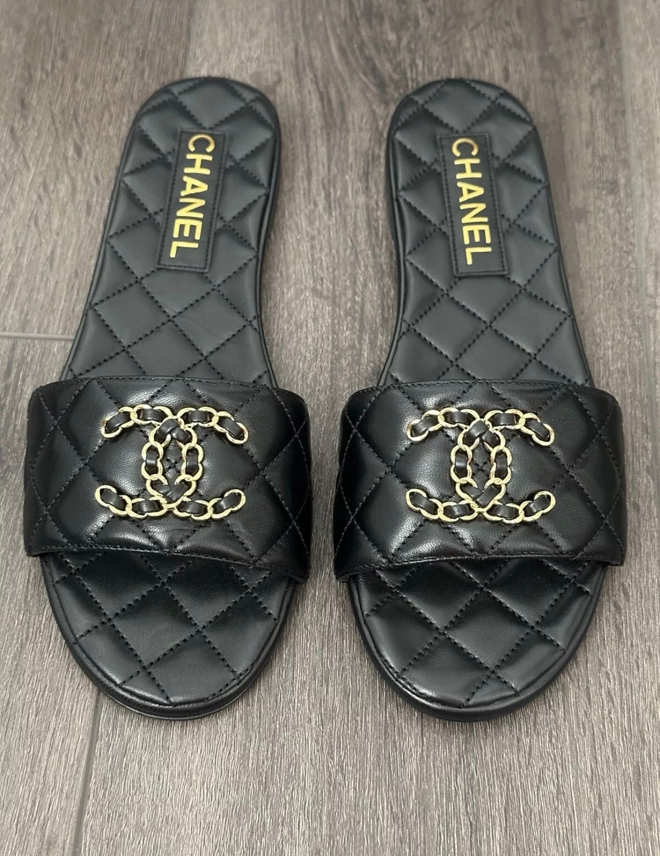 2023 CHANEL CC LOGO BLACK QUILTED LEATHER FLAT SHOES SLIDES MULES SANDALS