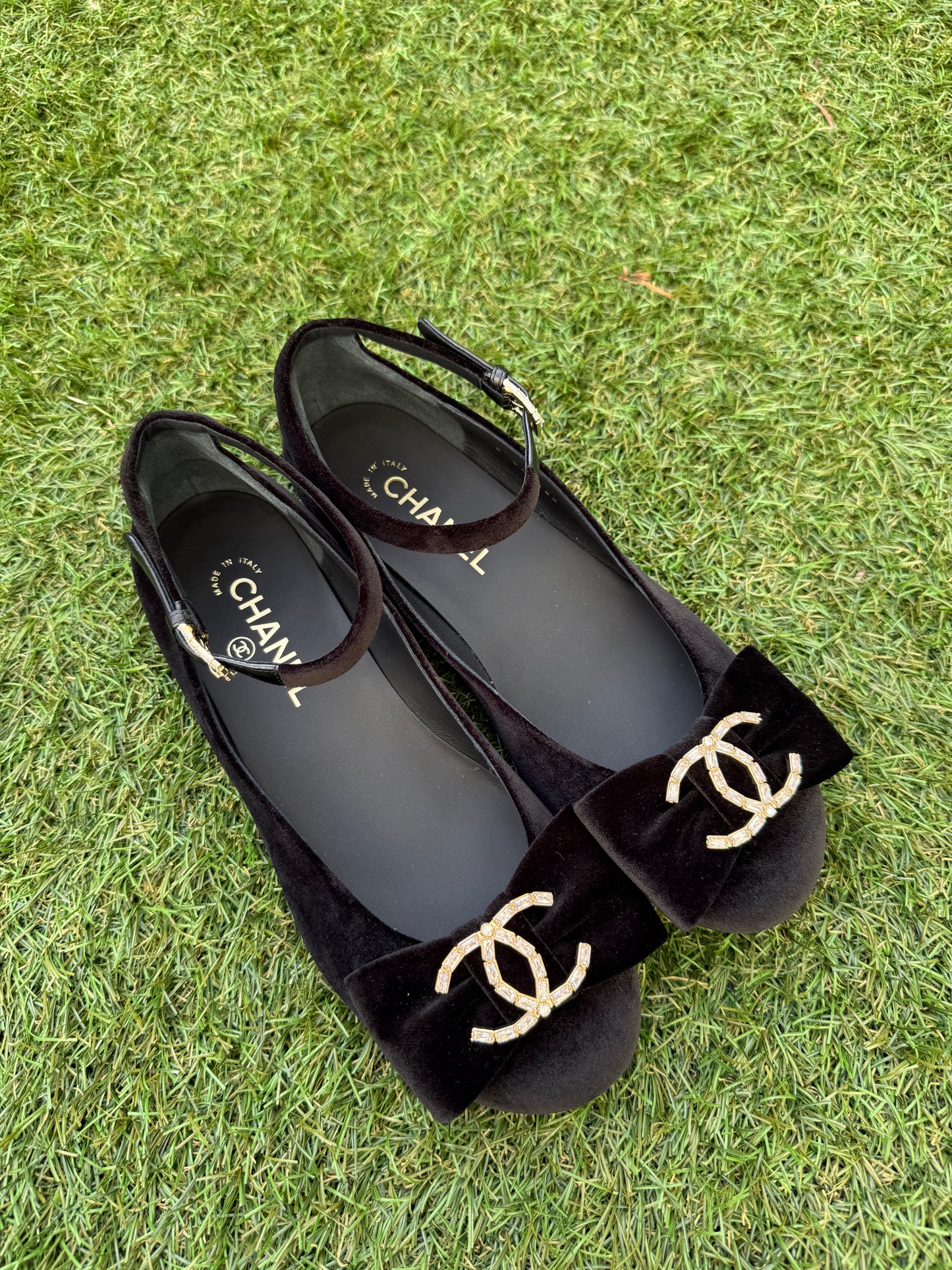 CHANEL GOLD CC LOGO BLACK VELVET BOW WITH CRYSTALS CC LOGO MARY JANE BALLET FLATS