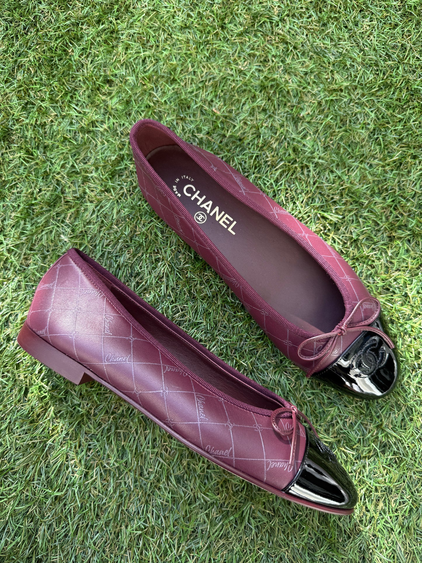 CHANEL CC LOGO BURGUNDY BLACK LEATHER PATENT CAP TOE BALLET BALLERINA FLATS SHOES