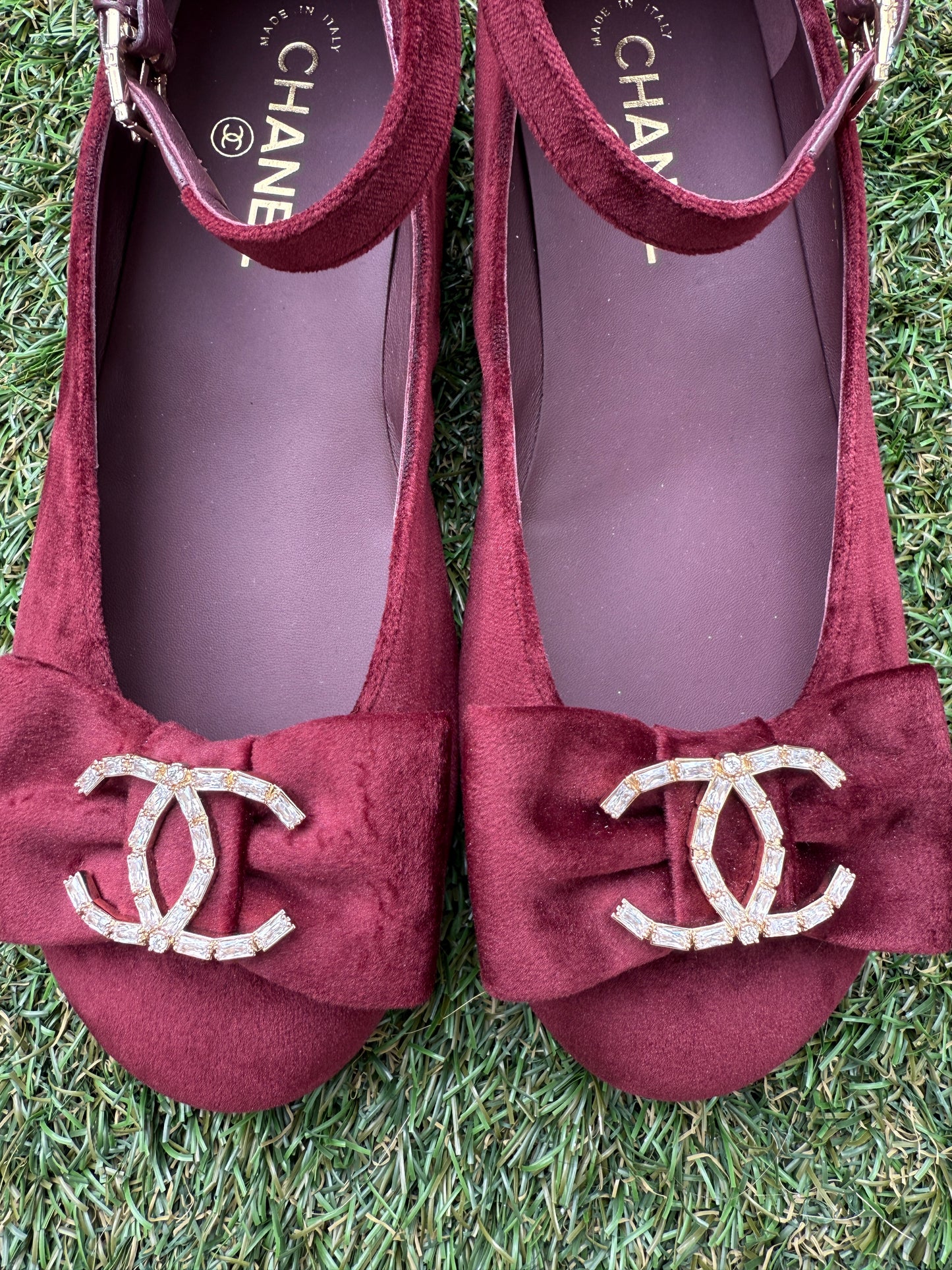 2024 CHANEL GOLD CC LOGO BURGUNDY VELVET BOW WITH CRYSTALS BALLET FLATS 40