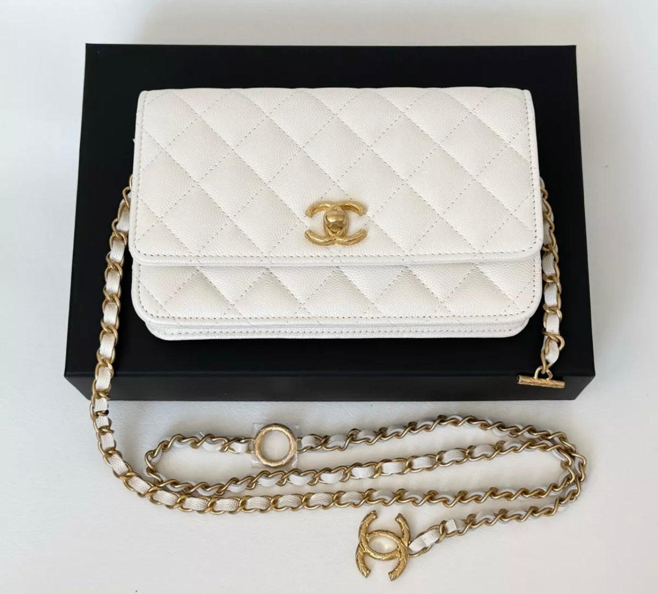 CHANEL WHITE IRIDESCENT CAVIAR LEATHER WOC WALLET ON CHAIN CROSSBODY BAG GHW