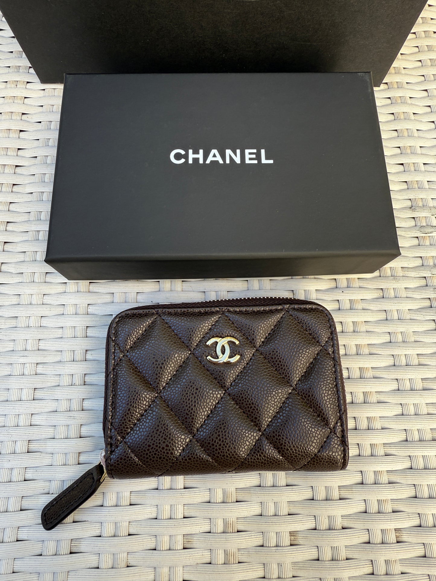 Chanel 25 Classic Zipped Zip Coin Purse Caviar Dark Brown Leather Wallet Marro