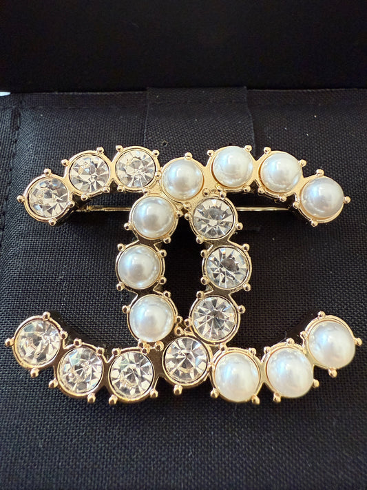 CHANEL 20B CLASSIC GOLD TONE LARGE BIG CC LOGO PEARL PEARLS CRYSTALS BROOCH PIN