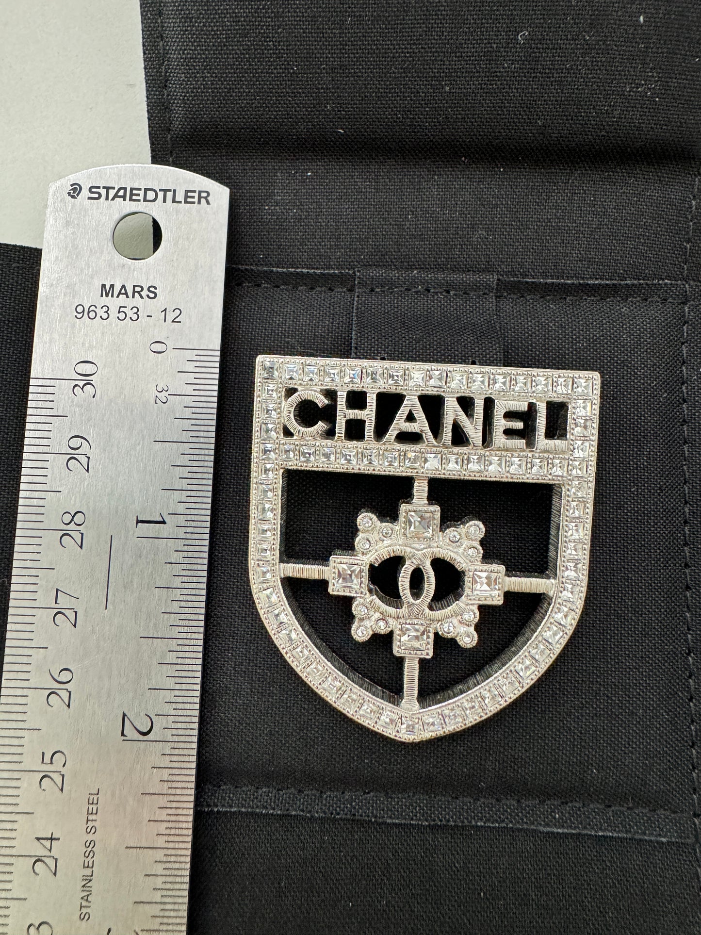 CHANEL 2015 B15 LARGE CLASSIC CREST SHIELD ARMOR BADGE BROOCH SILVER CRYSTALS PIN