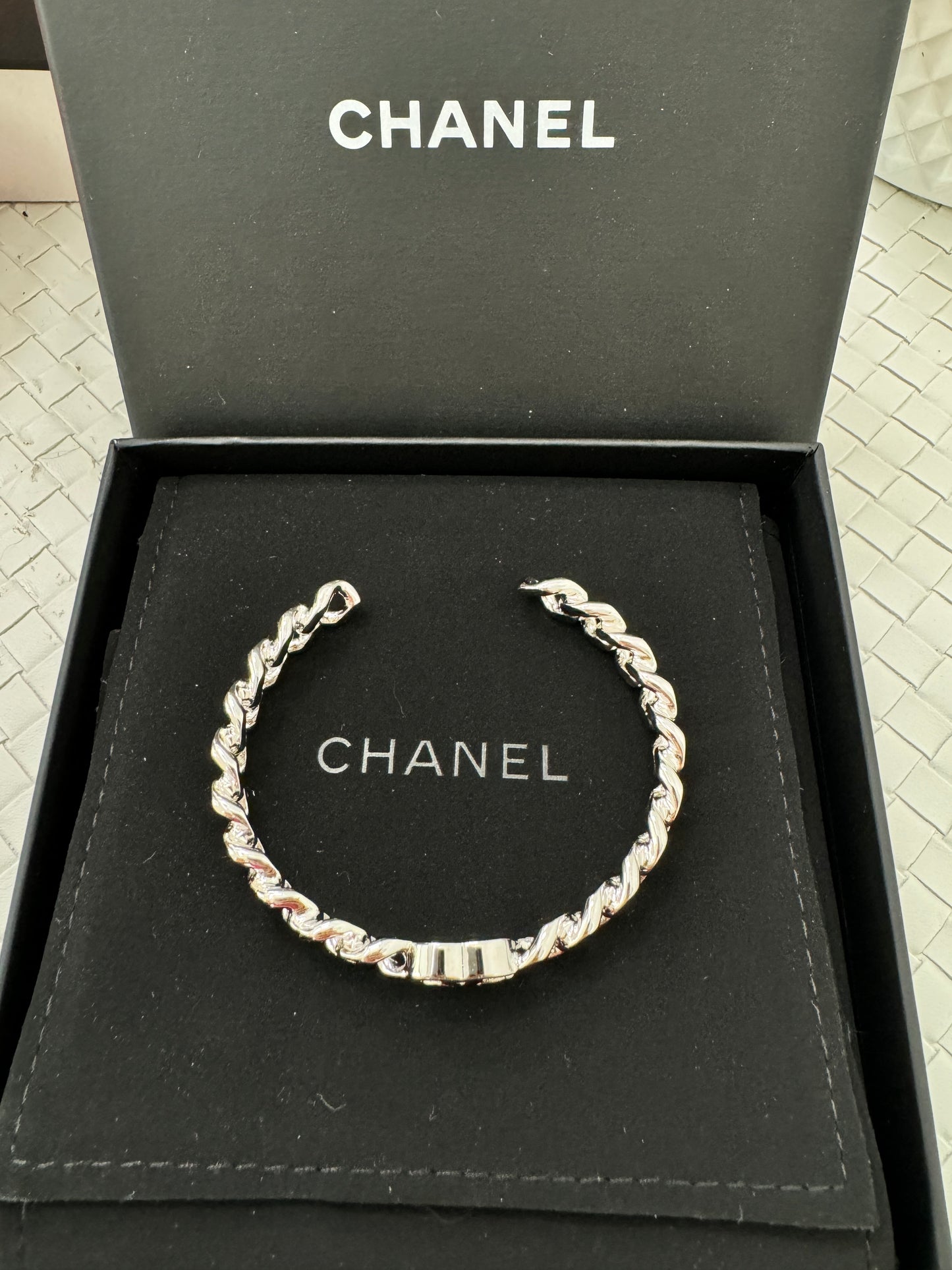 Chanel 22A Metal Silver Tone Chain Cuban Link CC Logo Cuff Bangle Bracelet S