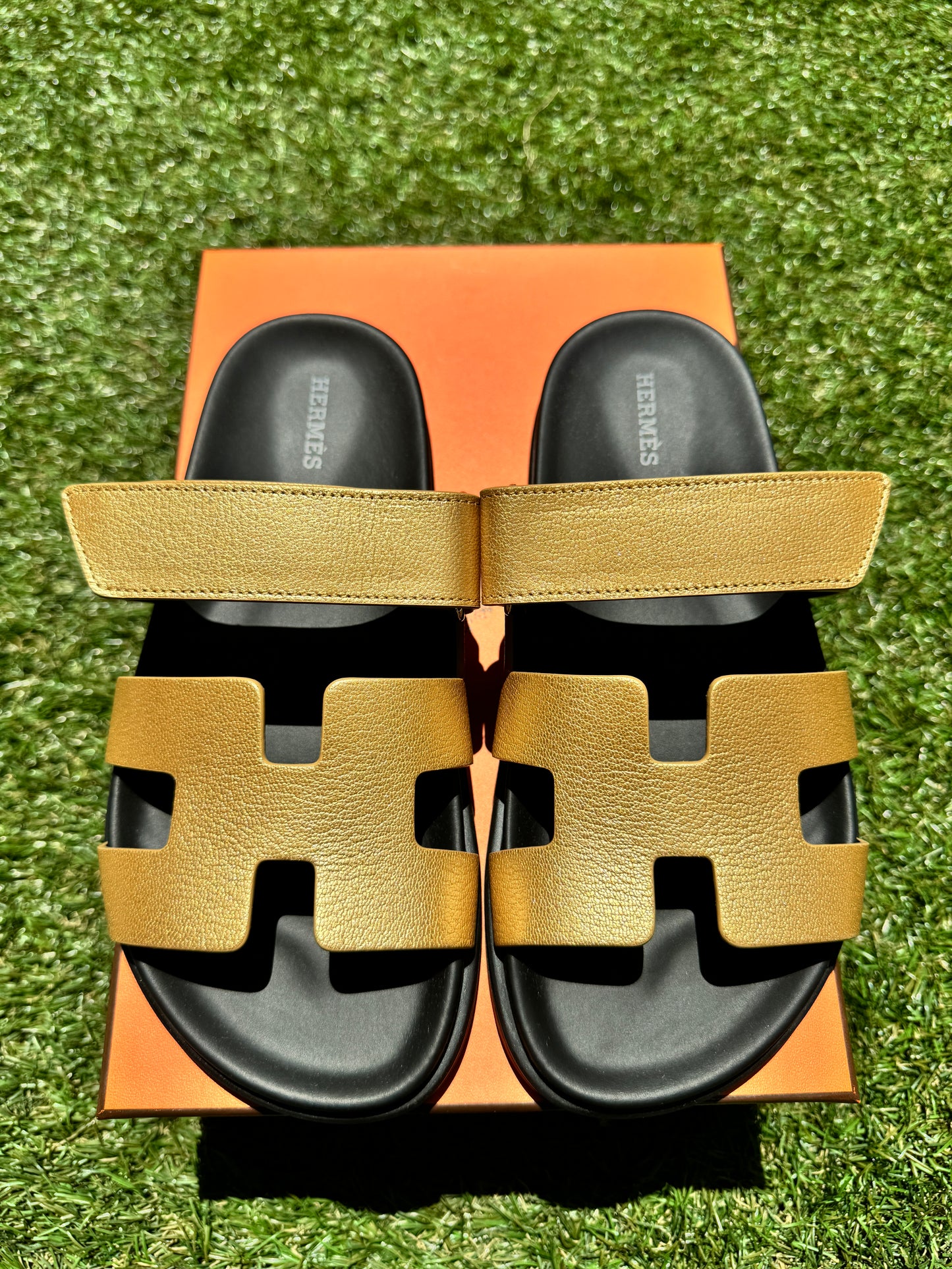 HERMES H CHYPRE DORE GOLD GOLDEN GOATSKIN LEATHER METALLIC SANDALS FLAT SLIDES