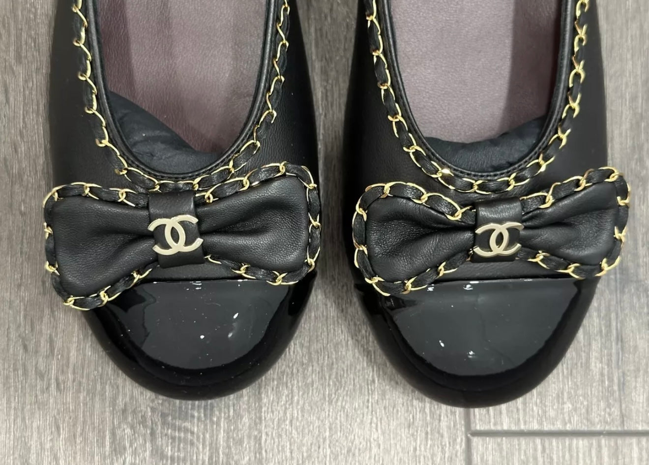 2024 CHANEL CC LOGO BOW BLACK LEATHER GOLD CHAIN BALLET BALLERINA CAP TOE FLATS