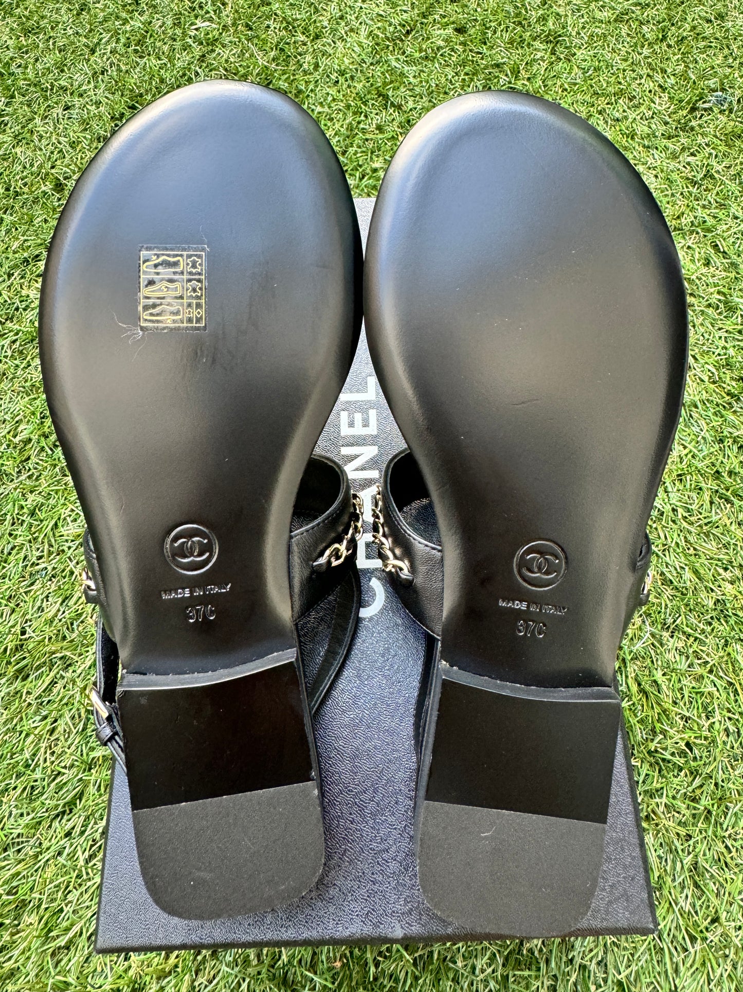 CHANEL CC LOGO BLACK OPEN TOE THONG CHAIN LEATHER FLAT SHOES SANDALS