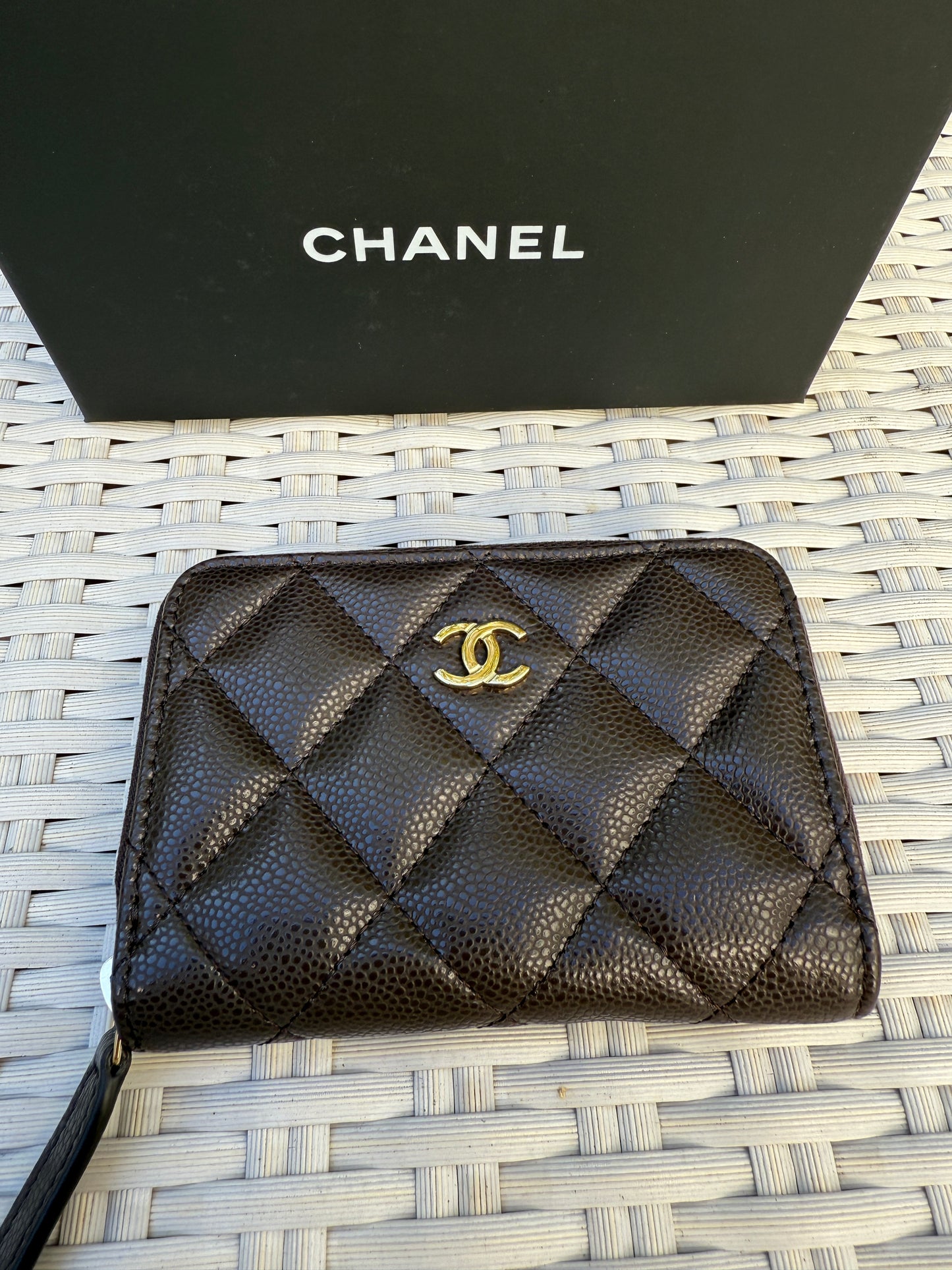 Chanel 25 Classic Zipped Zip Coin Purse Caviar Dark Brown Leather Wallet Marro