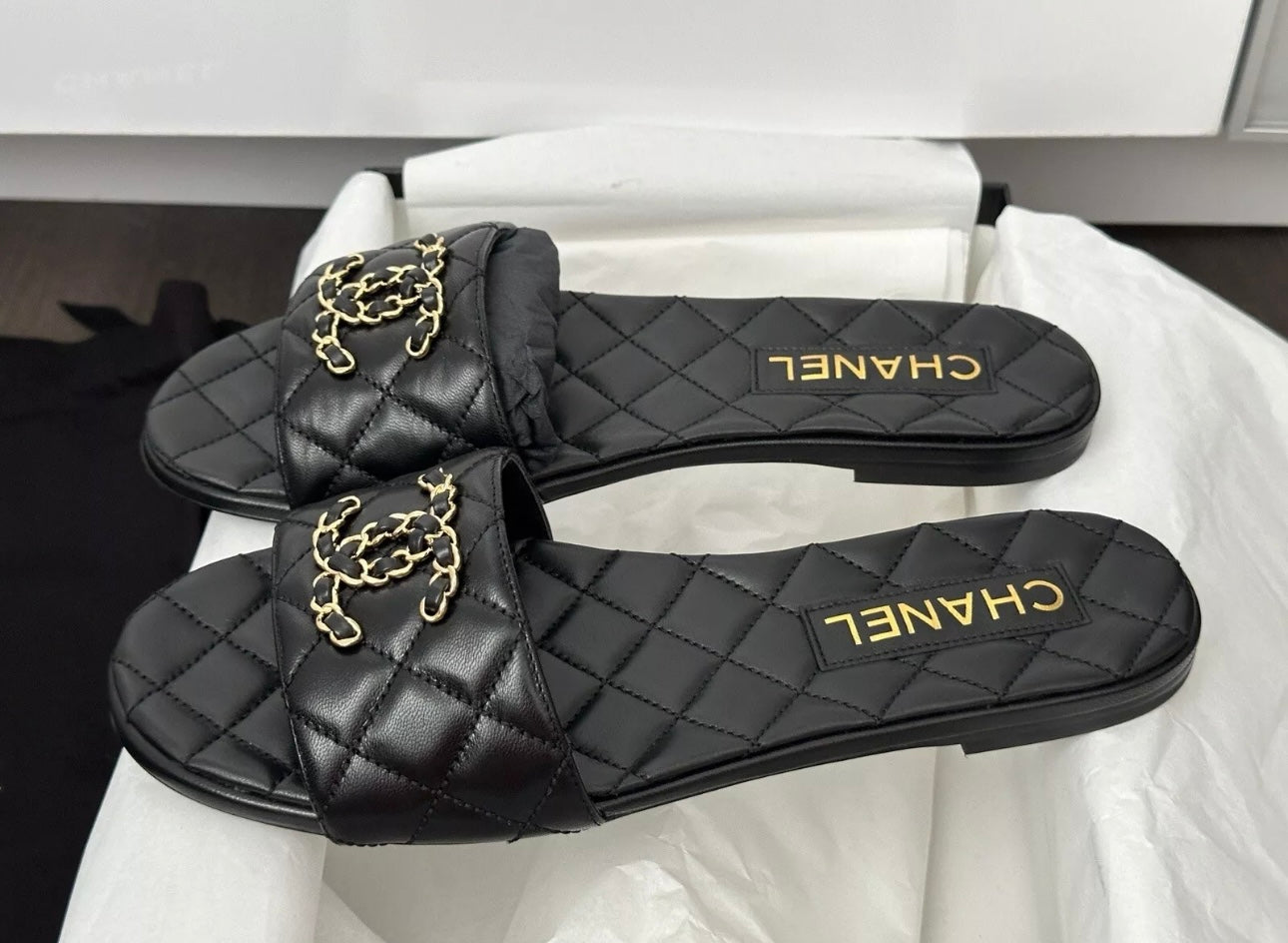 2023 CHANEL CC LOGO BLACK QUILTED LEATHER FLAT SHOES SLIDES MULES SANDALS