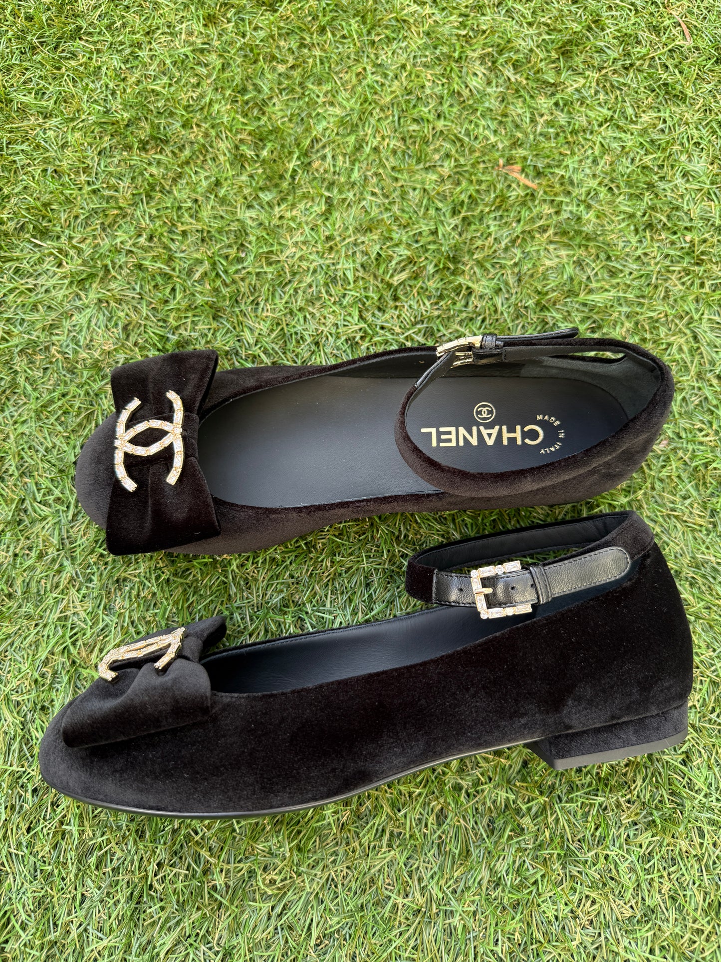 CHANEL GOLD CC LOGO BLACK VELVET BOW WITH CRYSTALS CC LOGO MARY JANE BALLET FLATS