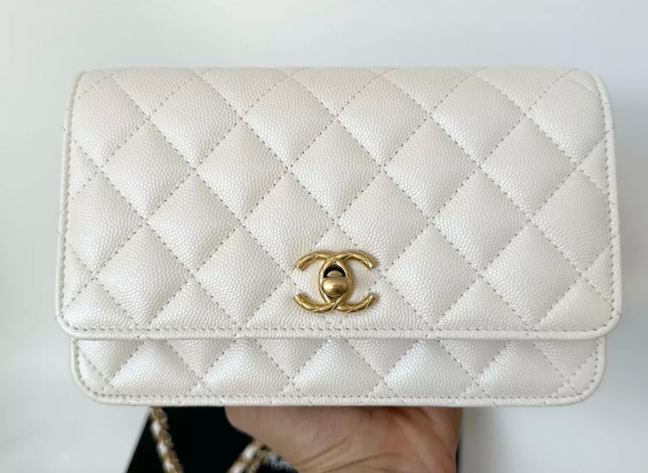 CHANEL WHITE IRIDESCENT CAVIAR LEATHER WOC WALLET ON CHAIN CROSSBODY BAG GHW