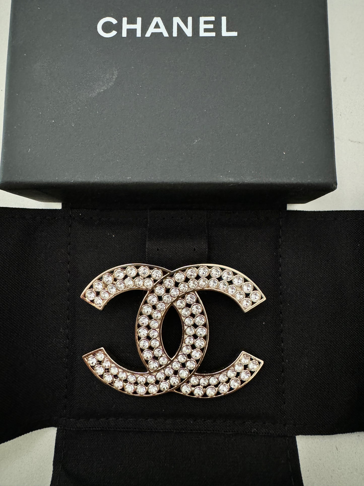 CHANEL 23S CLASSIC GOLD TONE LARGE BIG CC LOGO CRYSTALS CRYSTAL BROOCH PIN