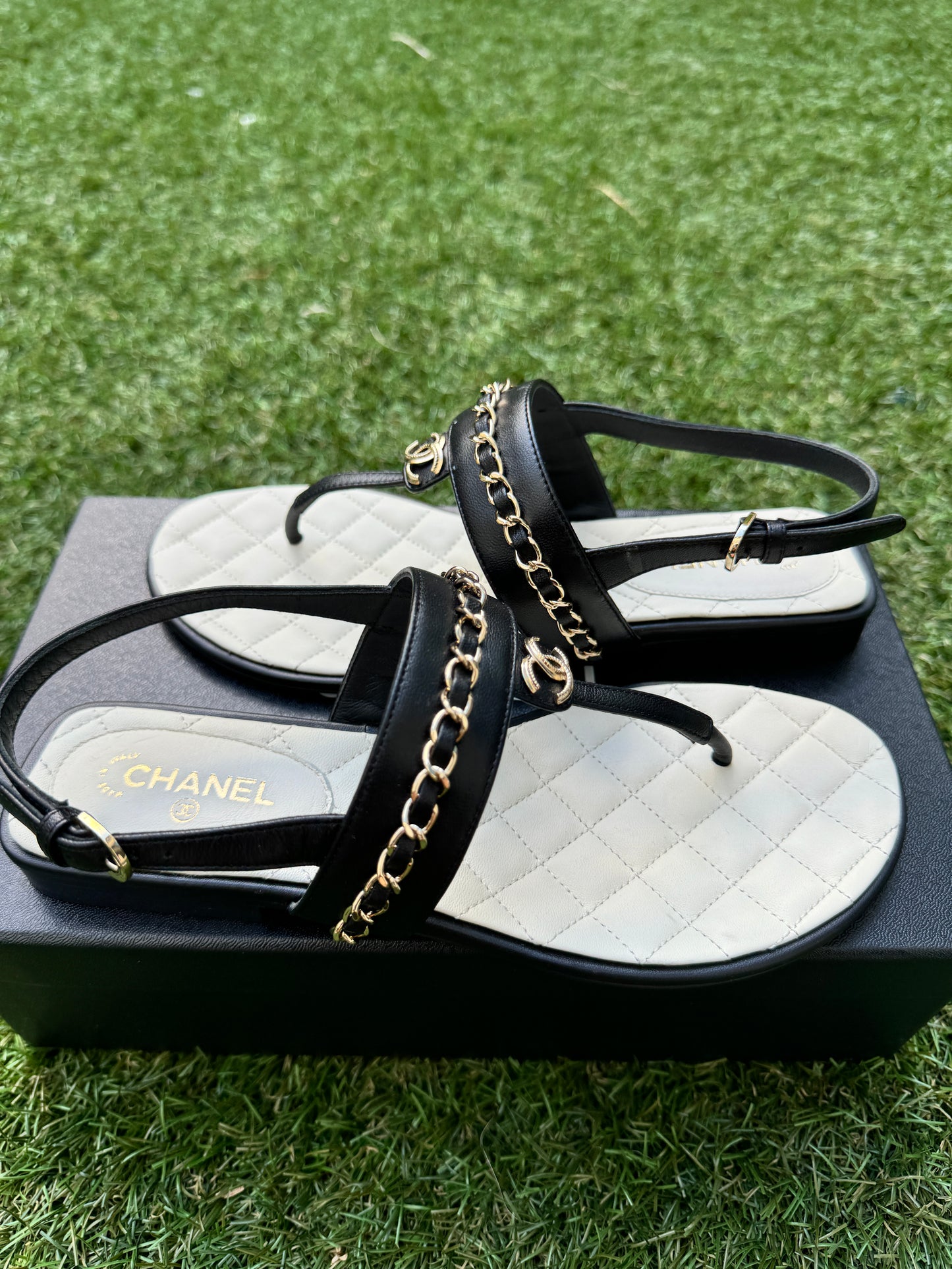 CHANEL CC LOGO BLACK OPEN TOE THONG CHAIN LEATHER FLAT SHOES SANDALS