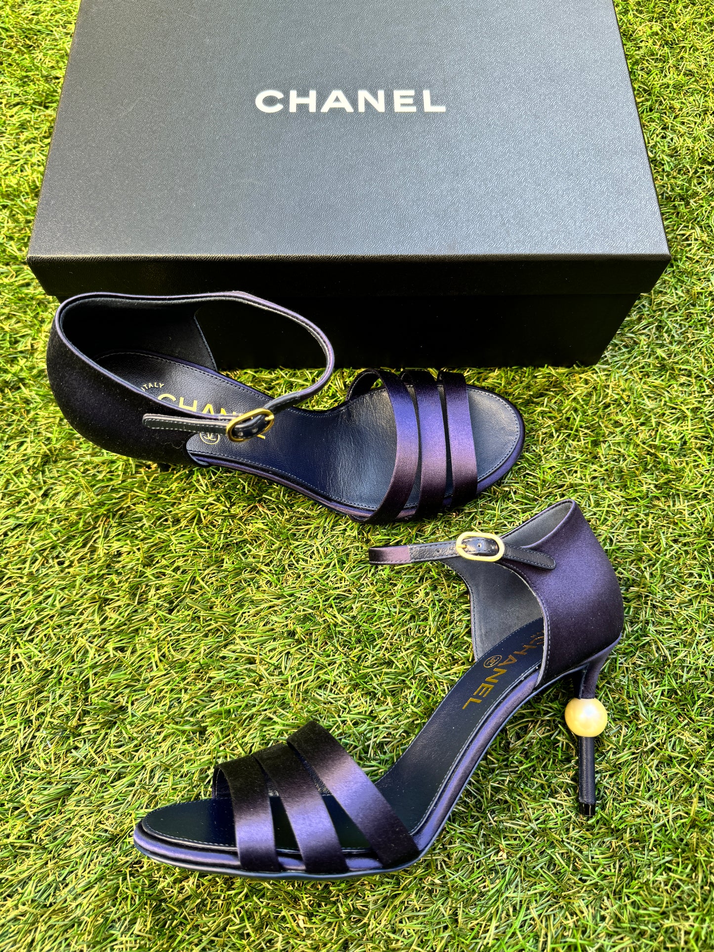 CHANEL BLUE PURPLE SATIN & LEATHER PEARL CC LOGO HEELS SANDALS SHOES STRAPPY