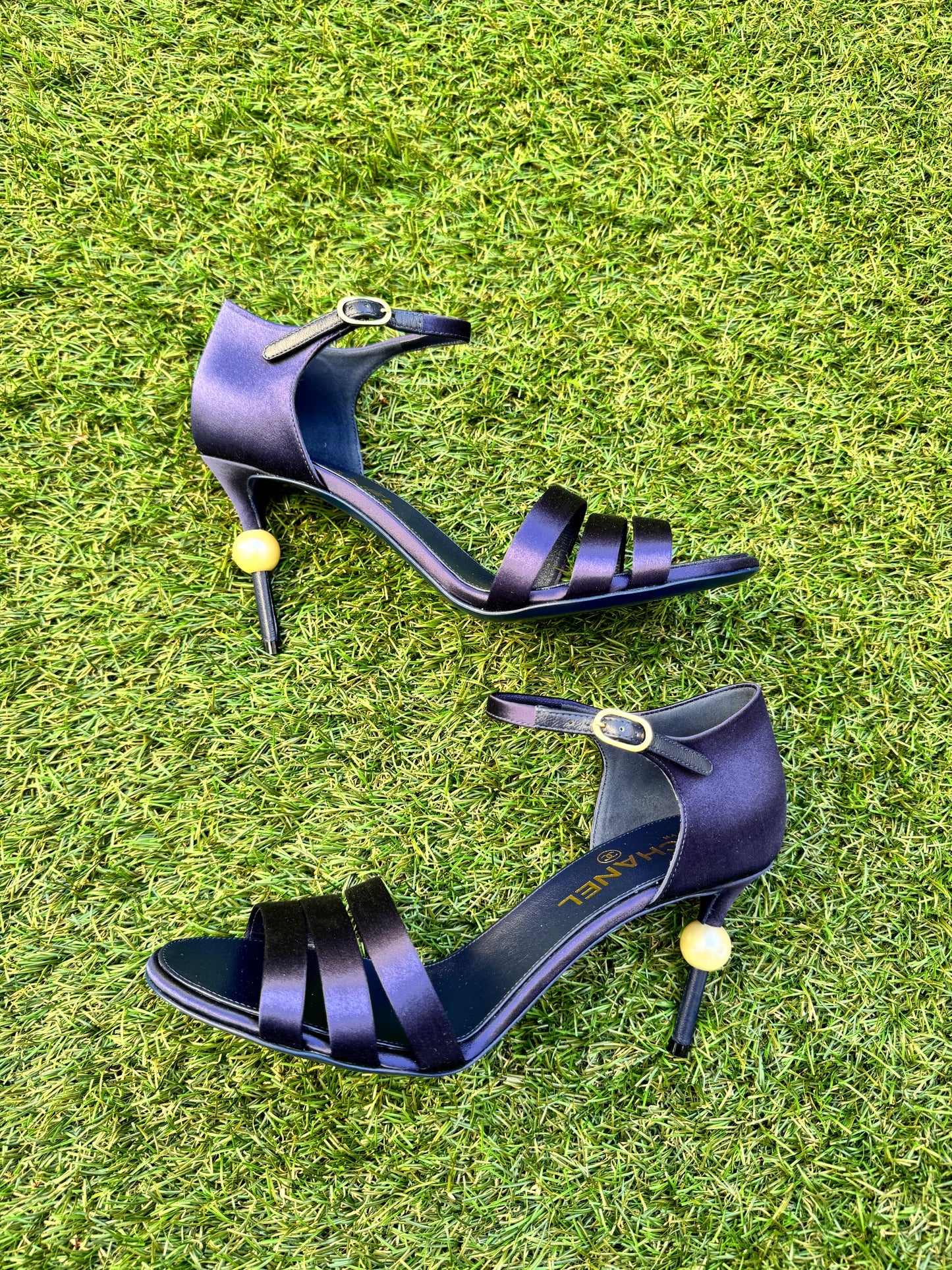 CHANEL BLUE PURPLE SATIN & LEATHER PEARL CC LOGO HEELS SANDALS SHOES STRAPPY