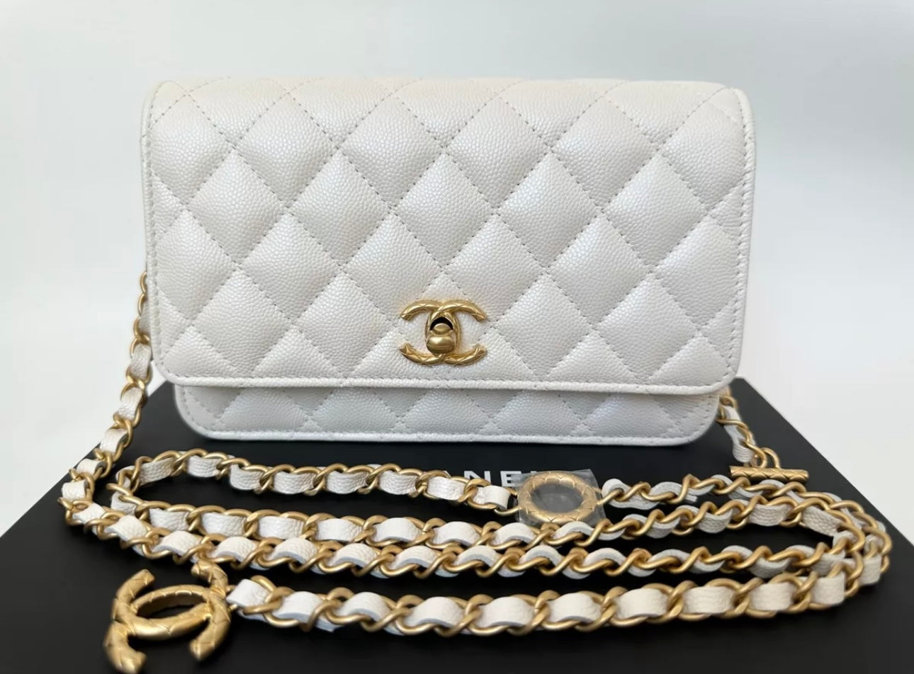 CHANEL WHITE IRIDESCENT CAVIAR LEATHER WOC WALLET ON CHAIN CROSSBODY BAG GHW