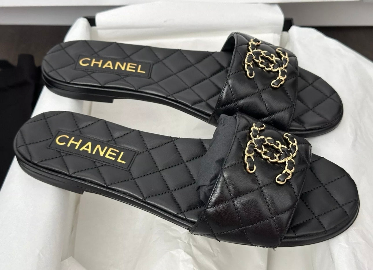 2023 CHANEL CC LOGO BLACK QUILTED LEATHER FLAT SHOES SLIDES MULES SANDALS