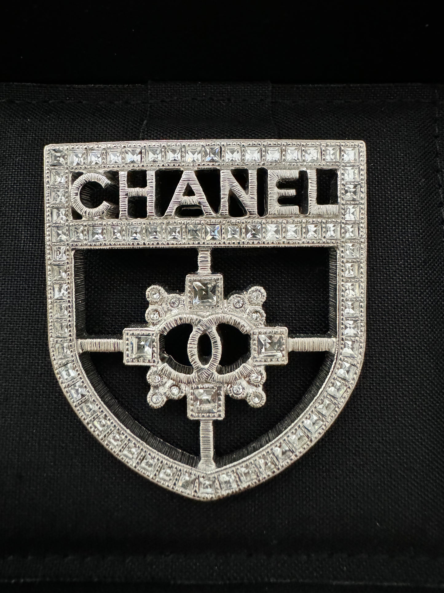 CHANEL 2015 B15 LARGE CLASSIC CREST SHIELD ARMOR BADGE BROOCH SILVER CRYSTALS PIN