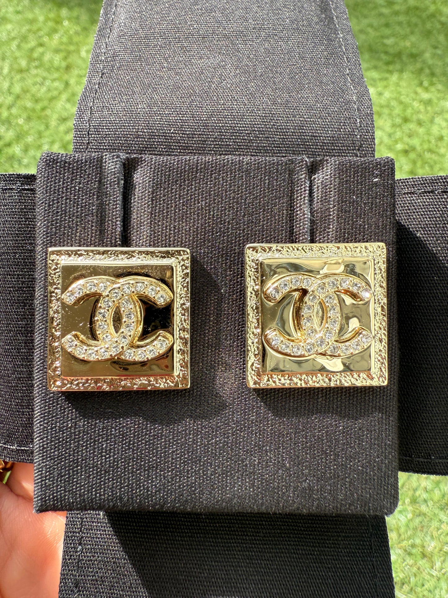 2023P CHANEL RUNWAY SQUARE GOLD TONE CC LOGO WHITE CRYSTALS EARRINGS STUDS STUD